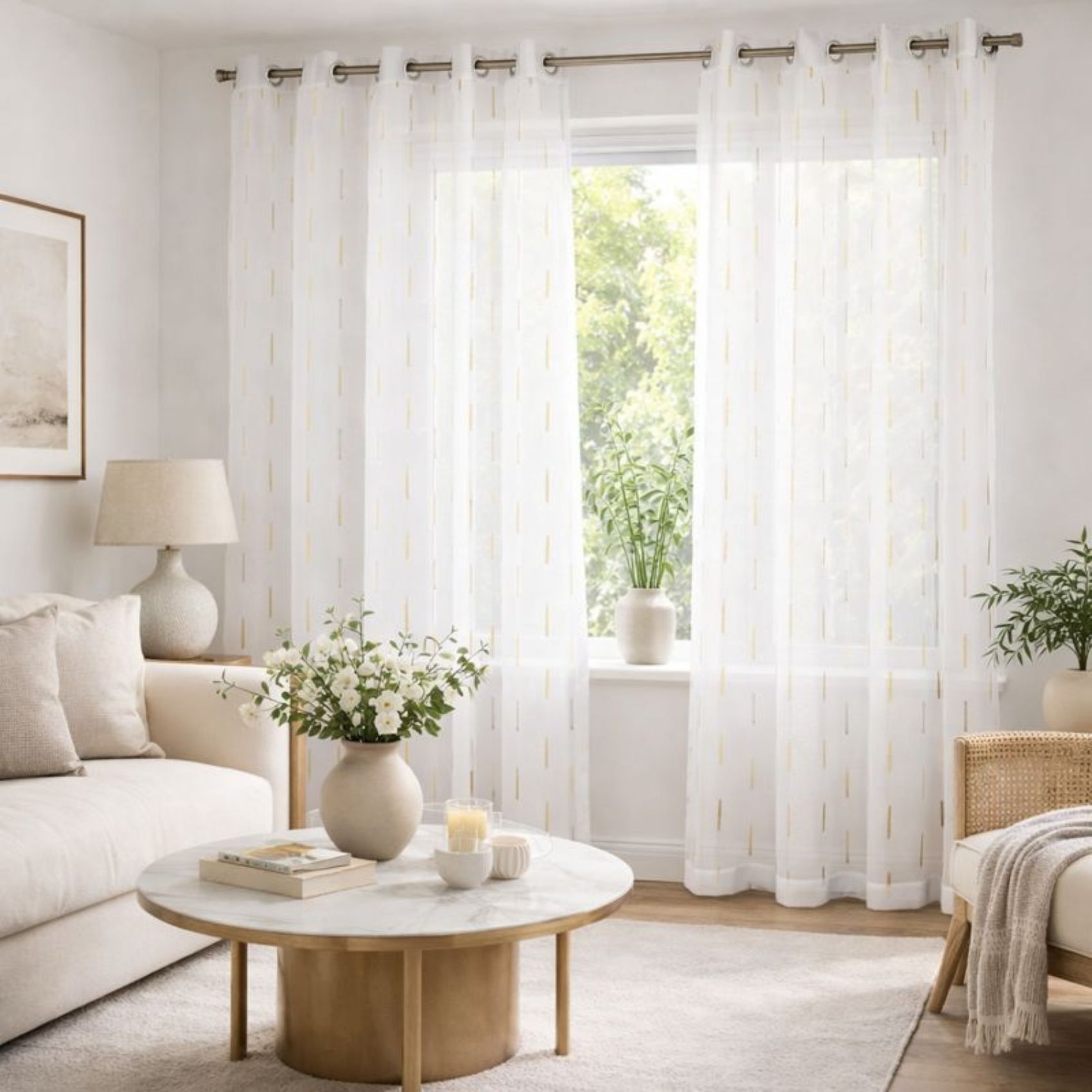 Voilage léger traits brodés