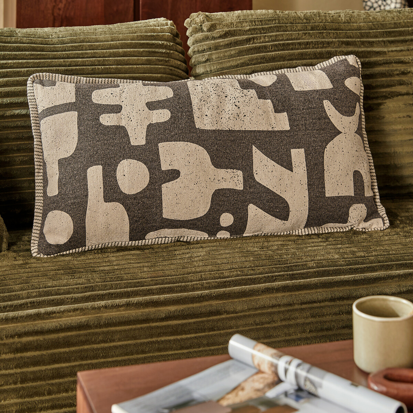 Coussin rectangulaire à motifs abstraits — vue 4