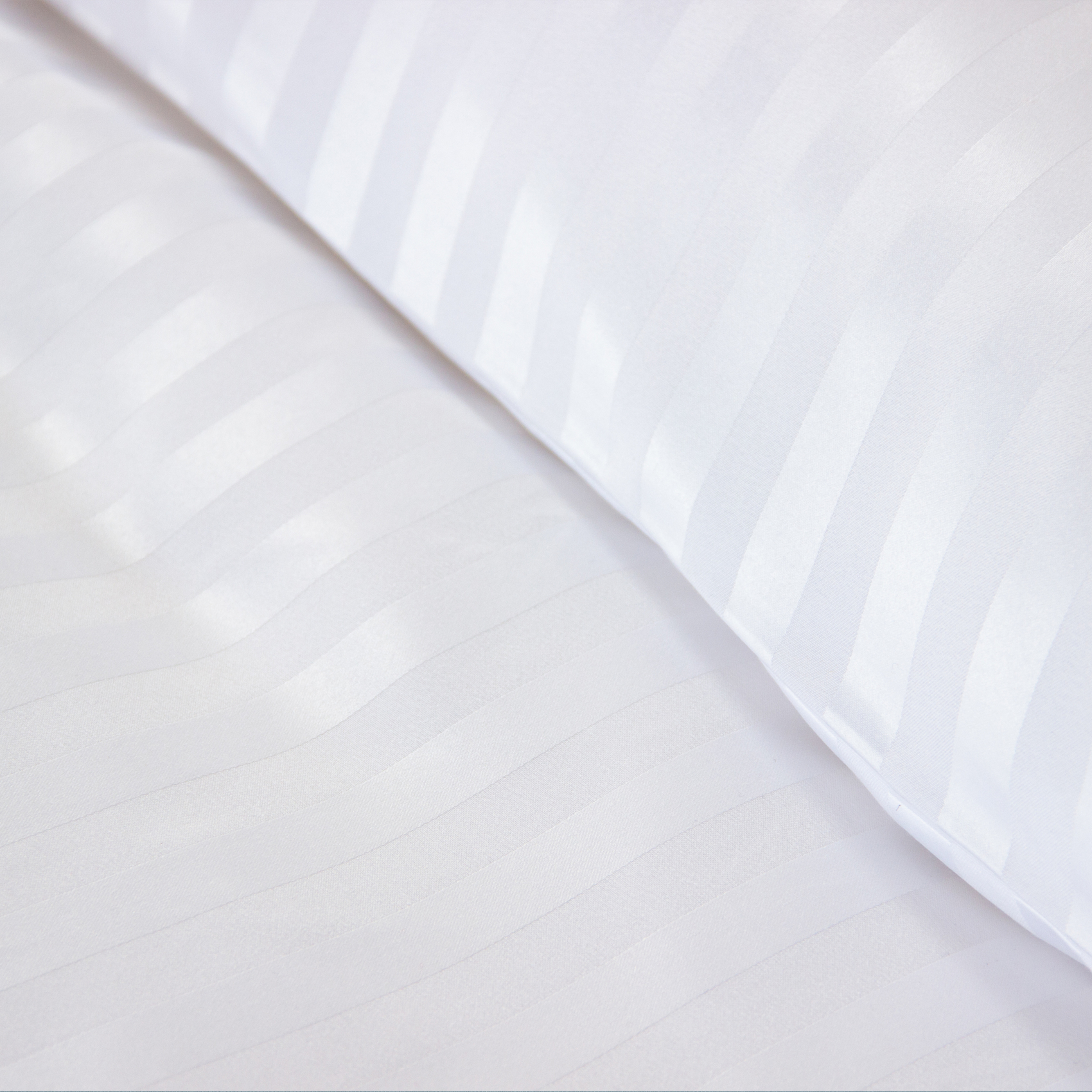 Parure de lit 3 pièces satin à fines rayures housse + taies — vue 5