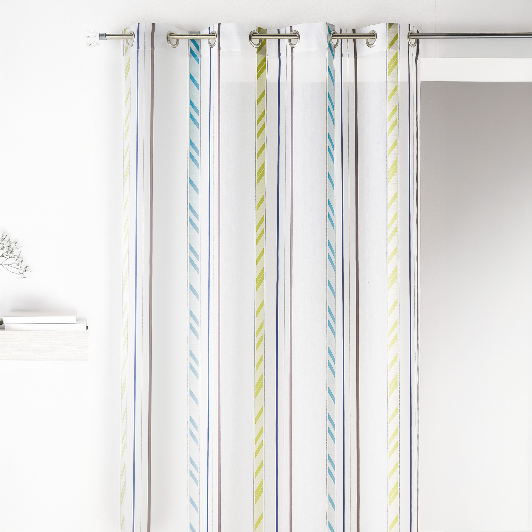 Voilage fantaisie en organza à rayures verticales