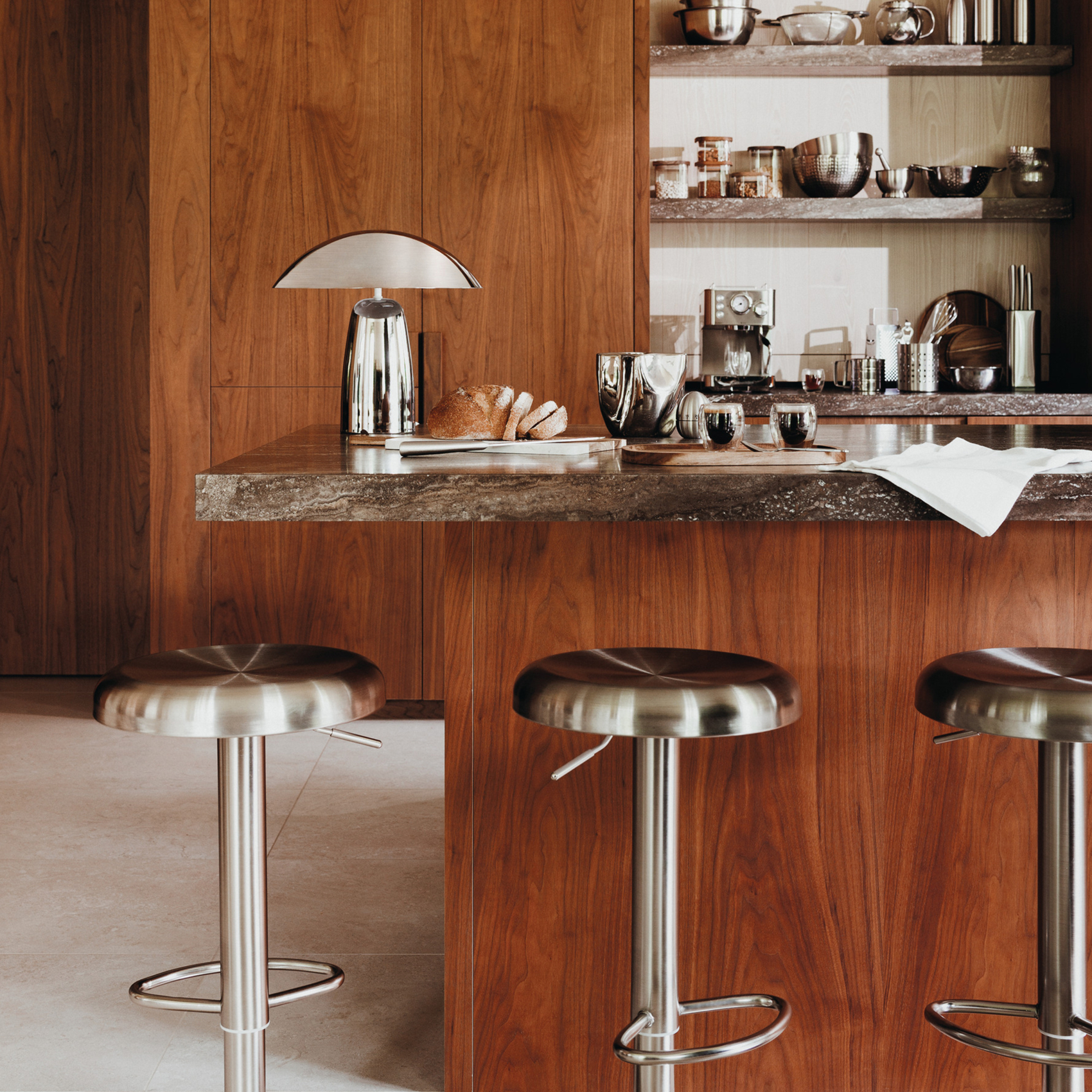 Lampe de table design champignon métal — vue 5