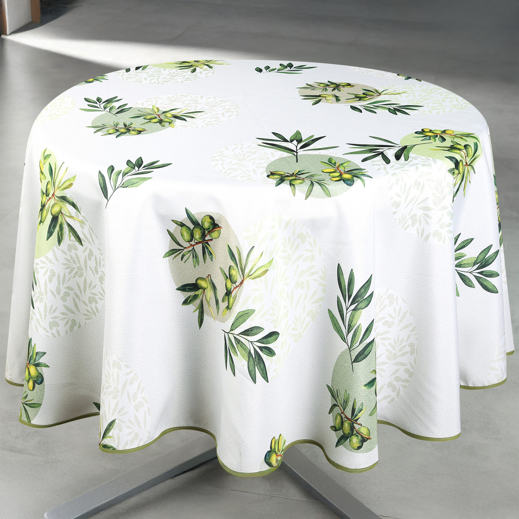 Nappe anti-tâche ronde motif olive — vue 3