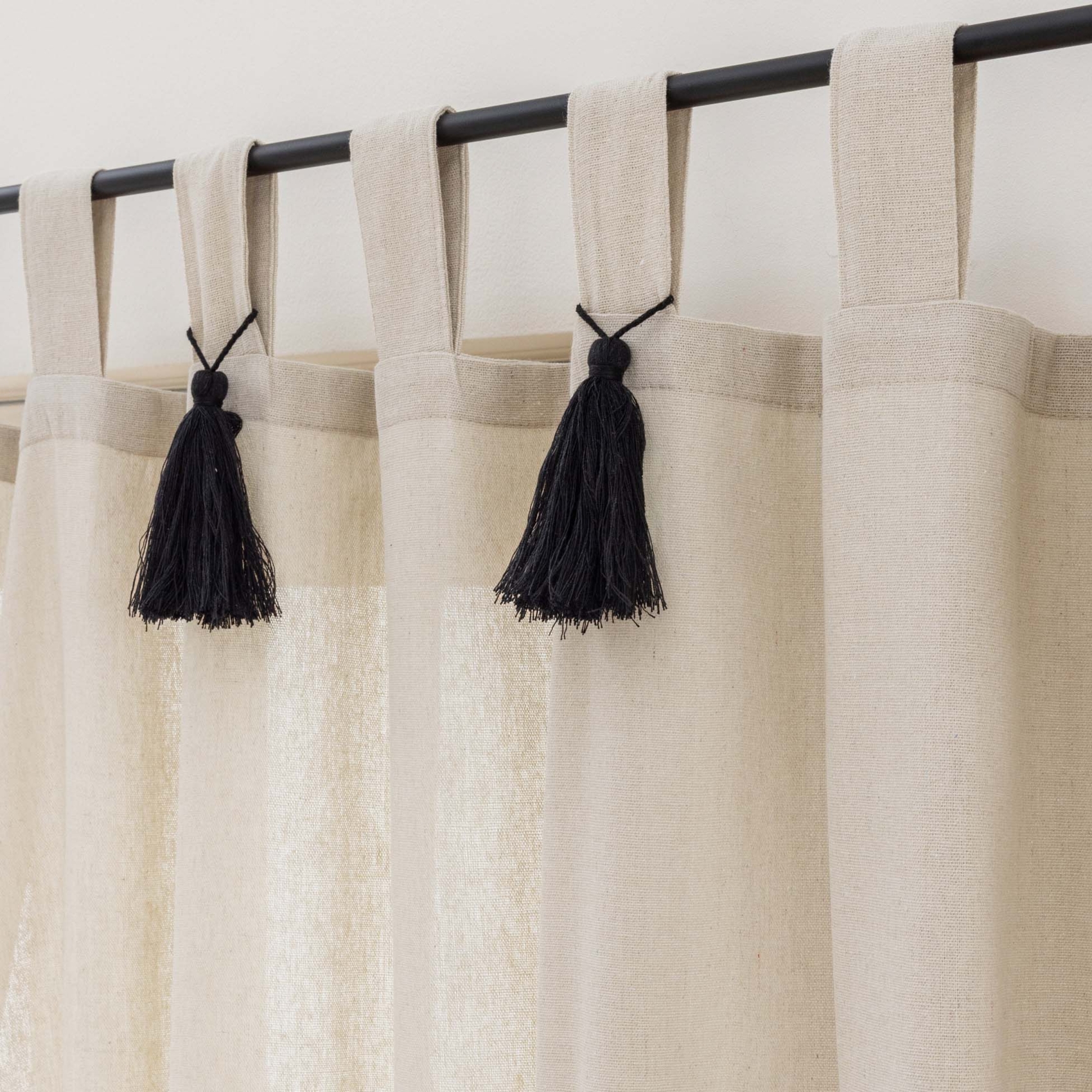 Rideau tamisant polycoton avec passants et pompons — vue 4