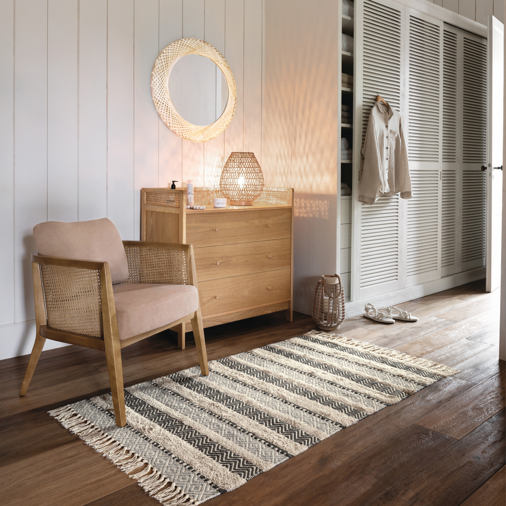 Fauteuil avec cannage et structure en bois — vue 6