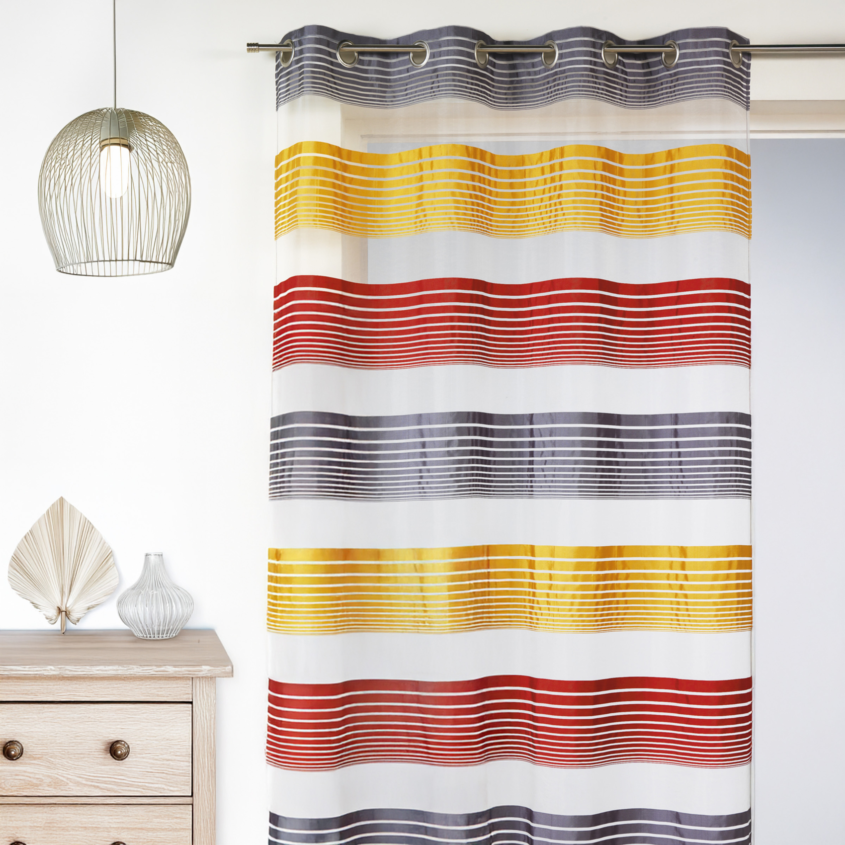 Voilage en organza à fines rayures horizontales