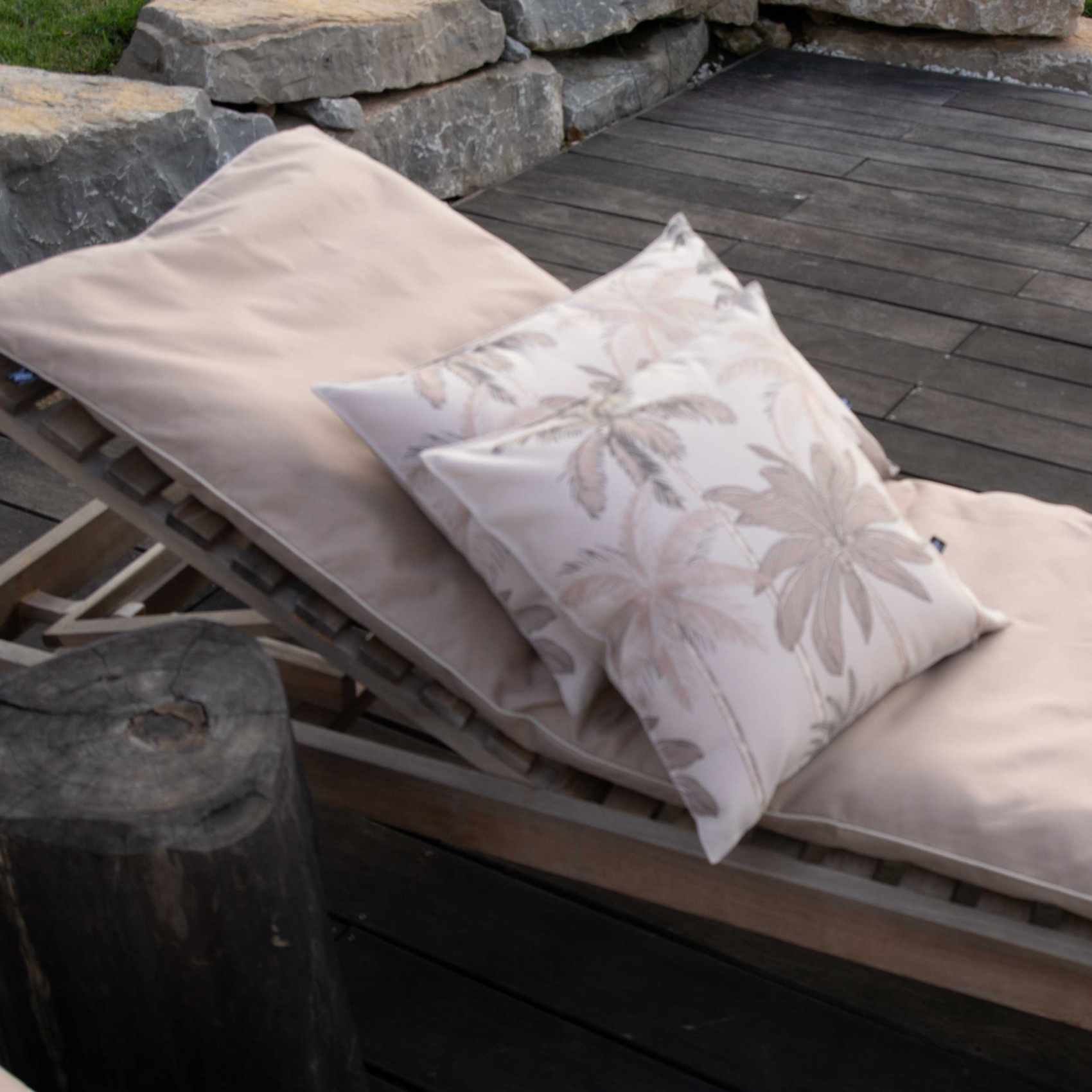 Coussin d'extérieur déperlant imprimé palmiers — vue 4