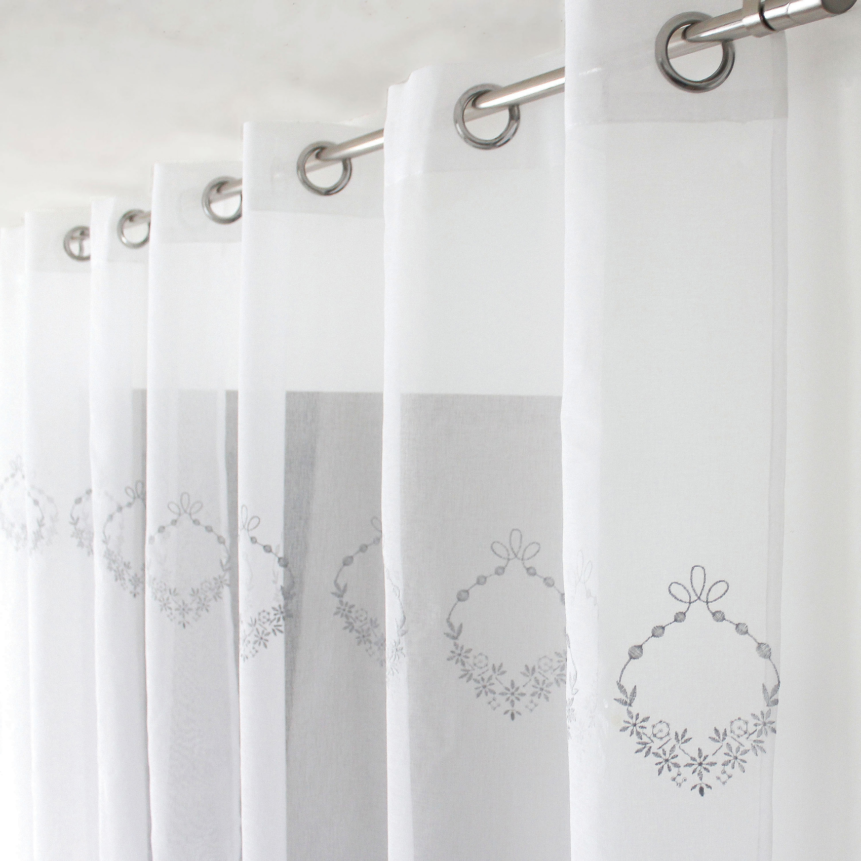 Voilage orné de broderies — vue 4