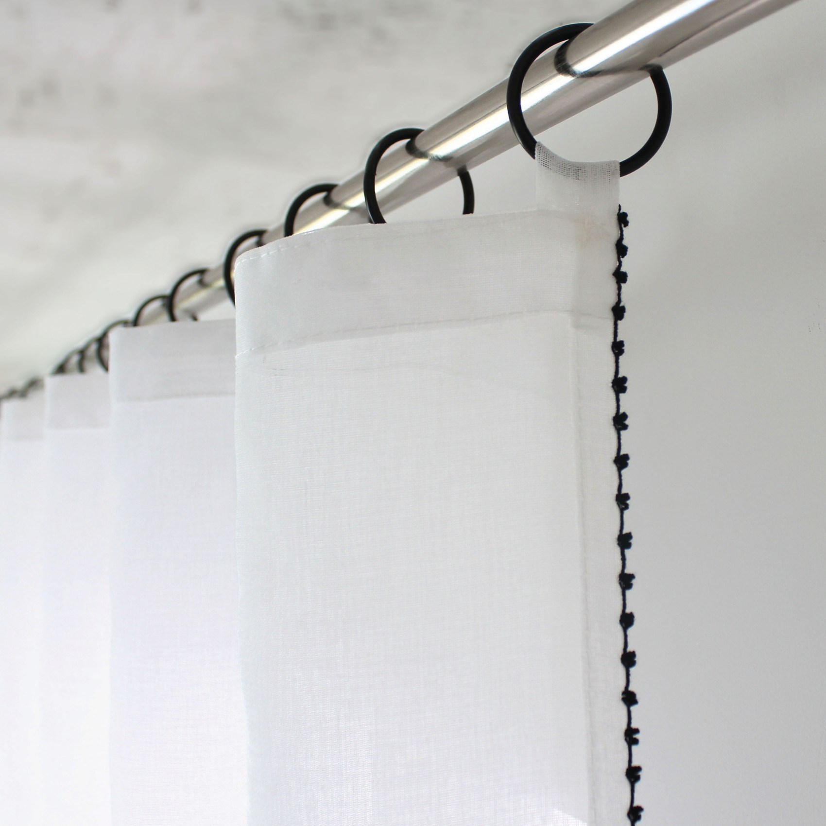 Voilage brodé avec oeillets noirs — vue 3