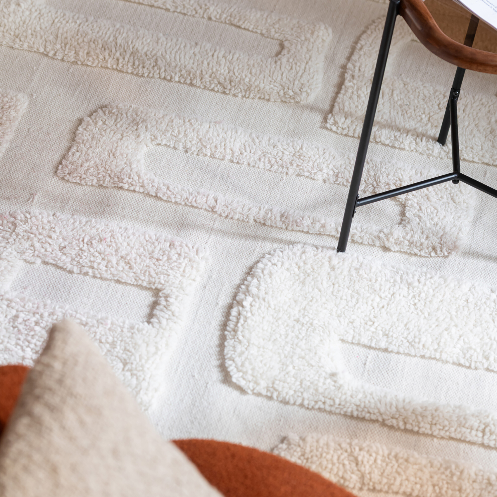 Tapis en laine motif abstrait — vue 3