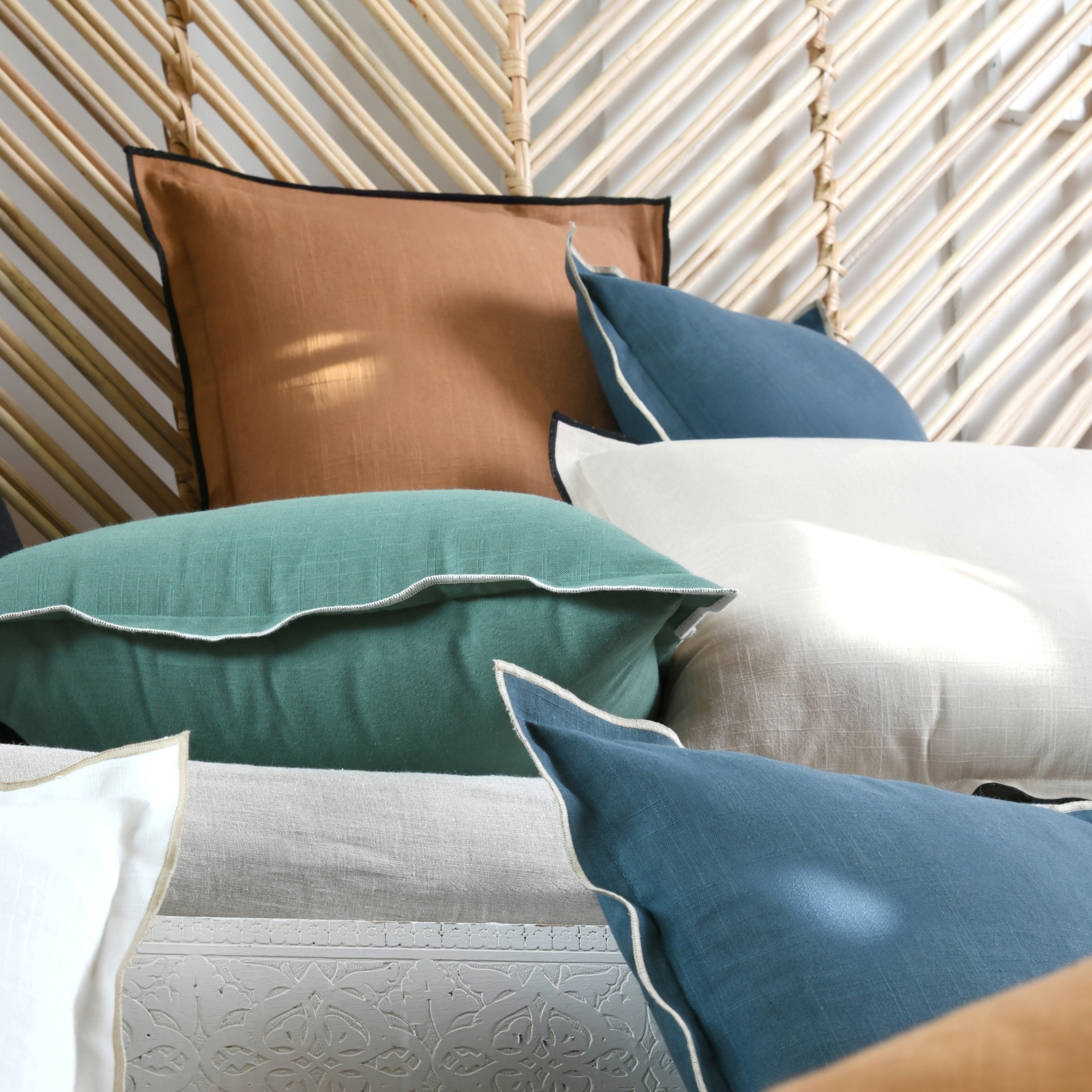 Coussin volant plat feston noir coton — vue 5