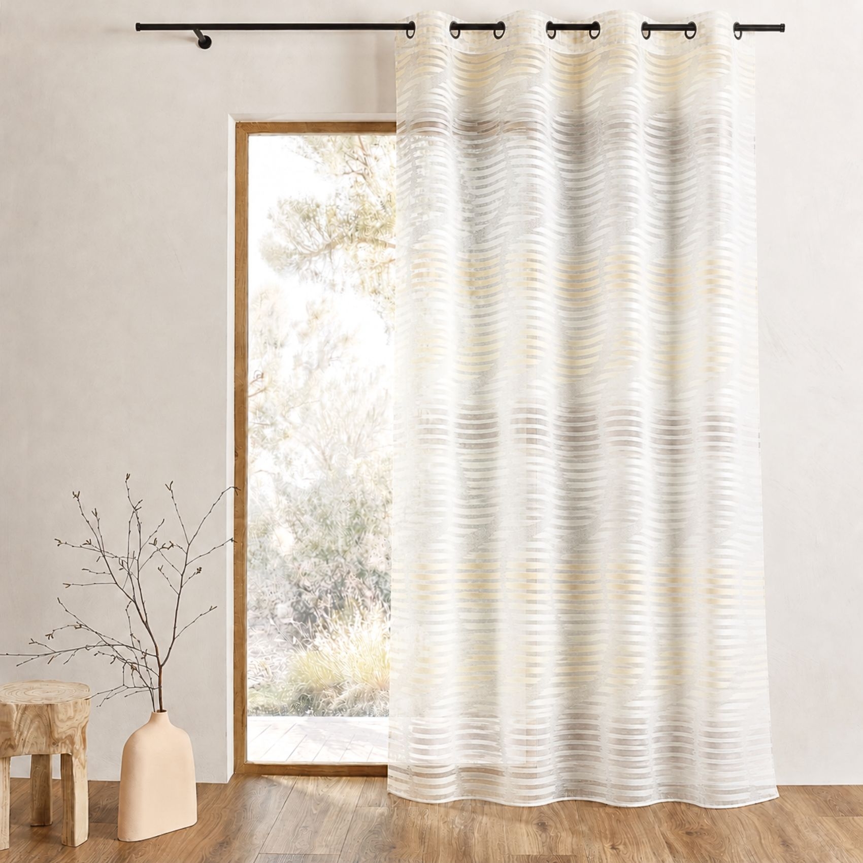 Voilage en jacquard fantaisie à rayures verticales ondulées