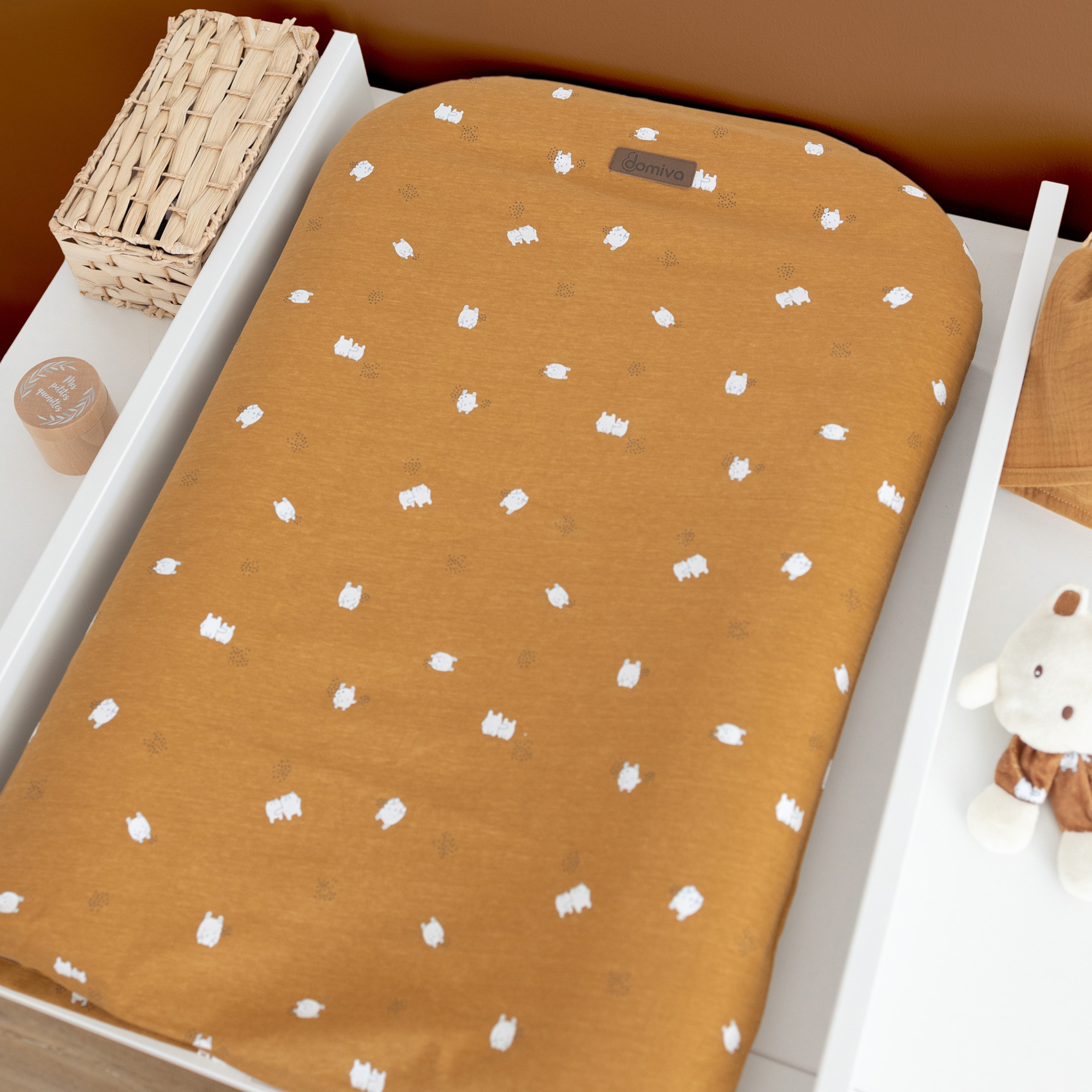 Matelas à langer avec housse motif enfantin — vue 4