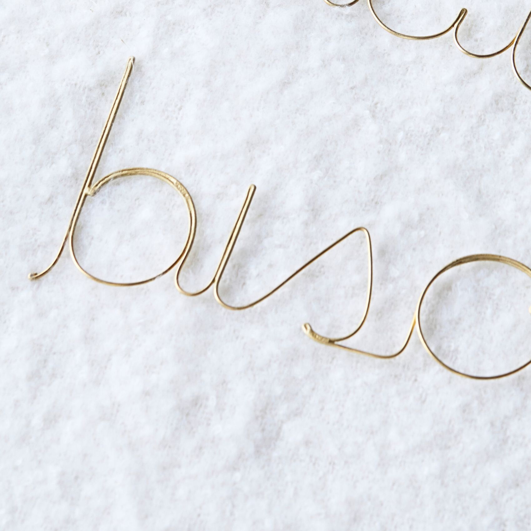 Mot fil de laiton doré BISOU — vue 3
