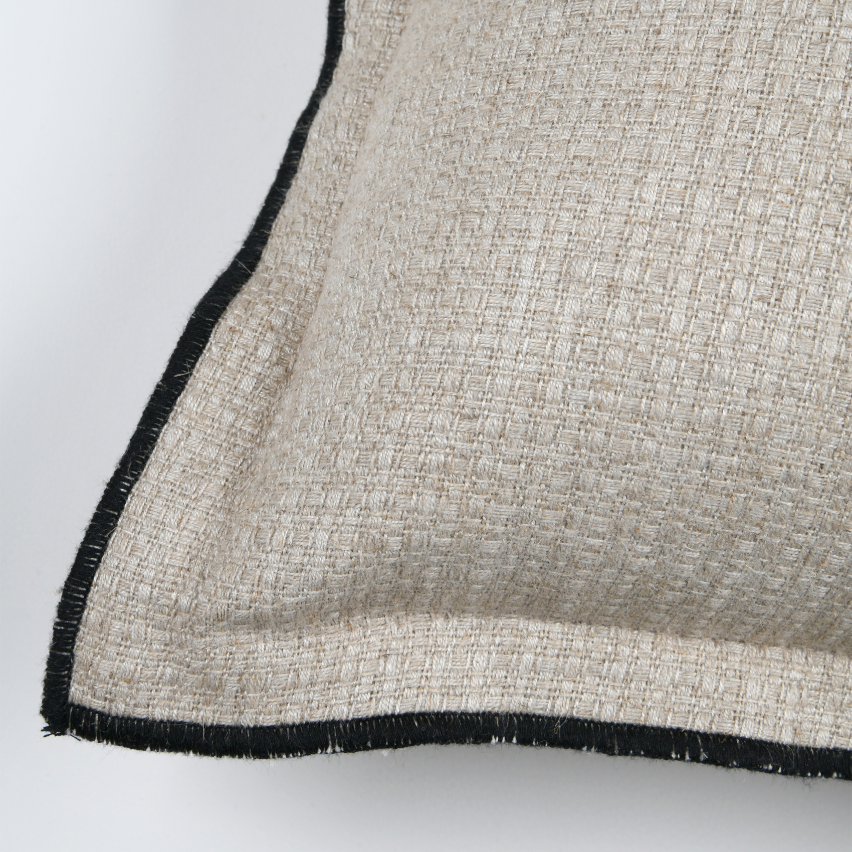 Coussin  poly-lin volant plat feston noir — vue 3