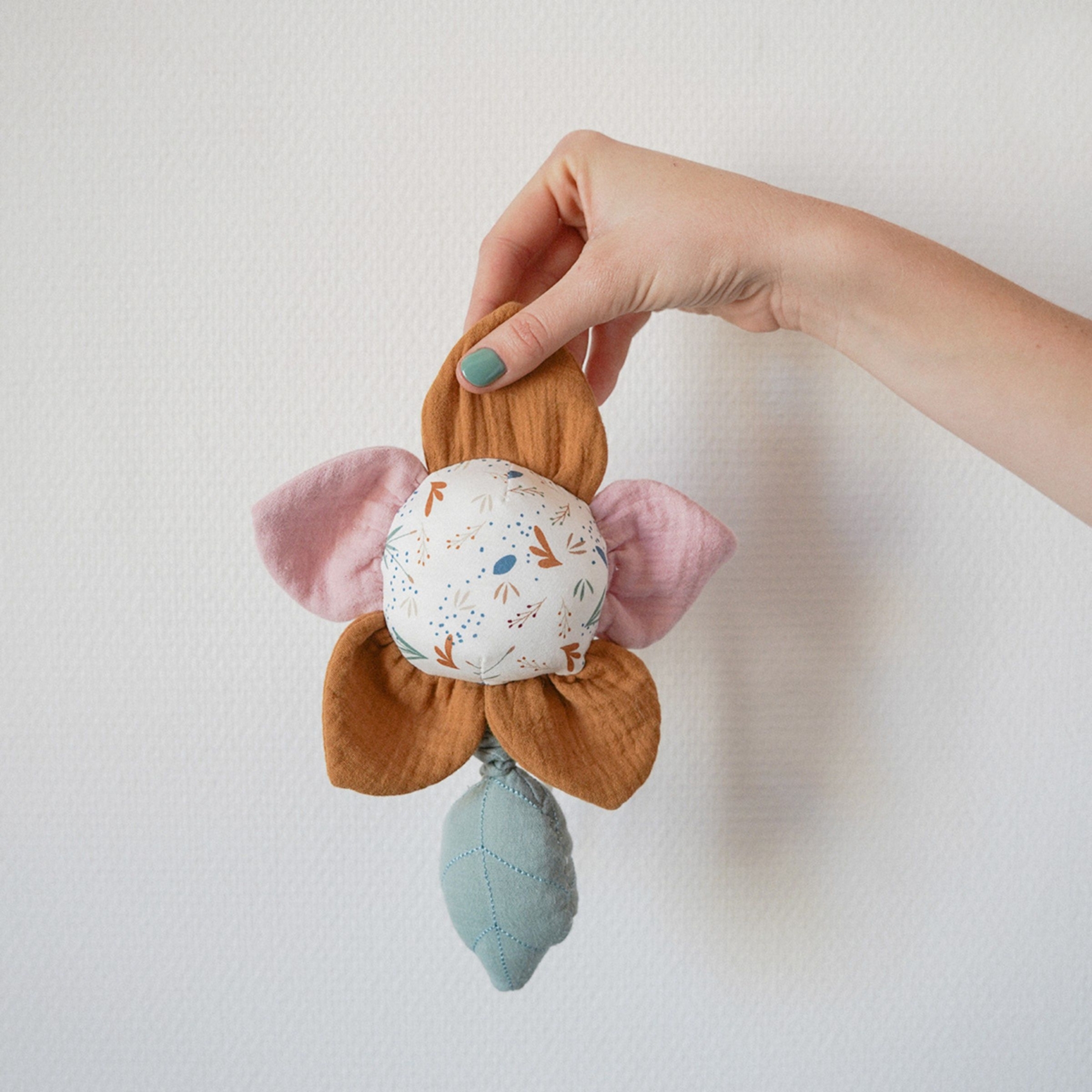 Peluche musical fleur pour bébé — vue 4