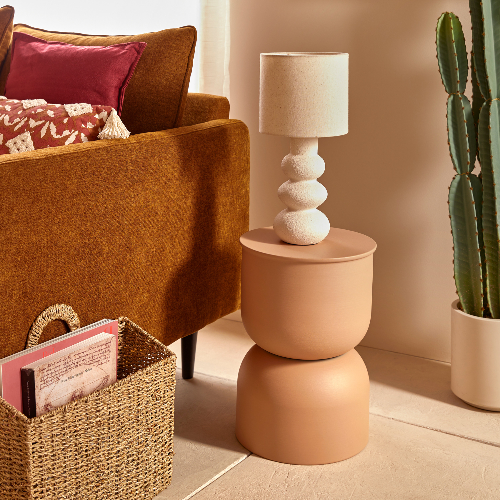 Table café en acier design totem — vue 4