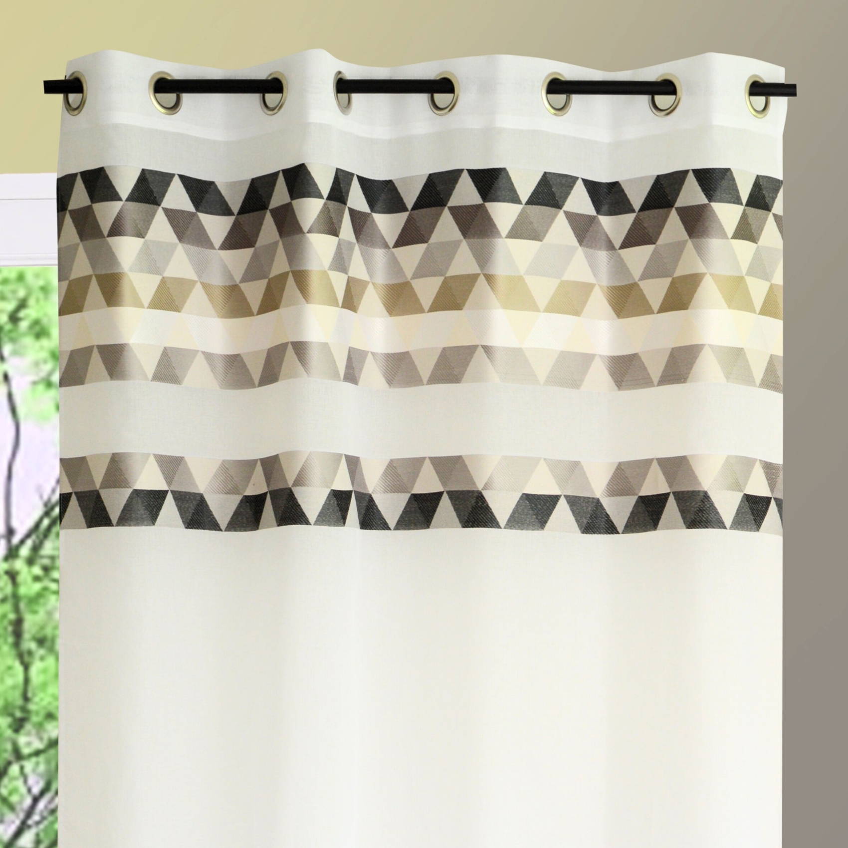 Voilage en étamine à parement haut triangle