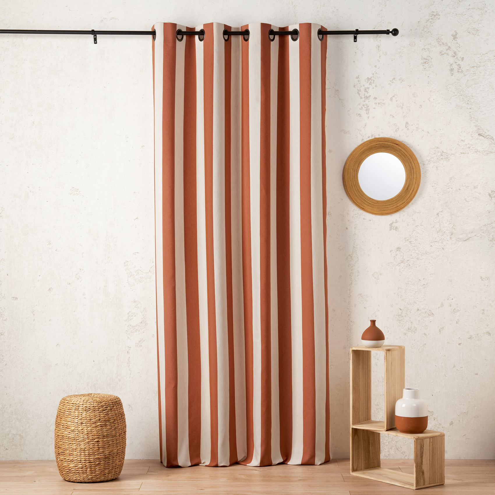 Rideau à rayures verticales en armure satin avec œillets — vue 5