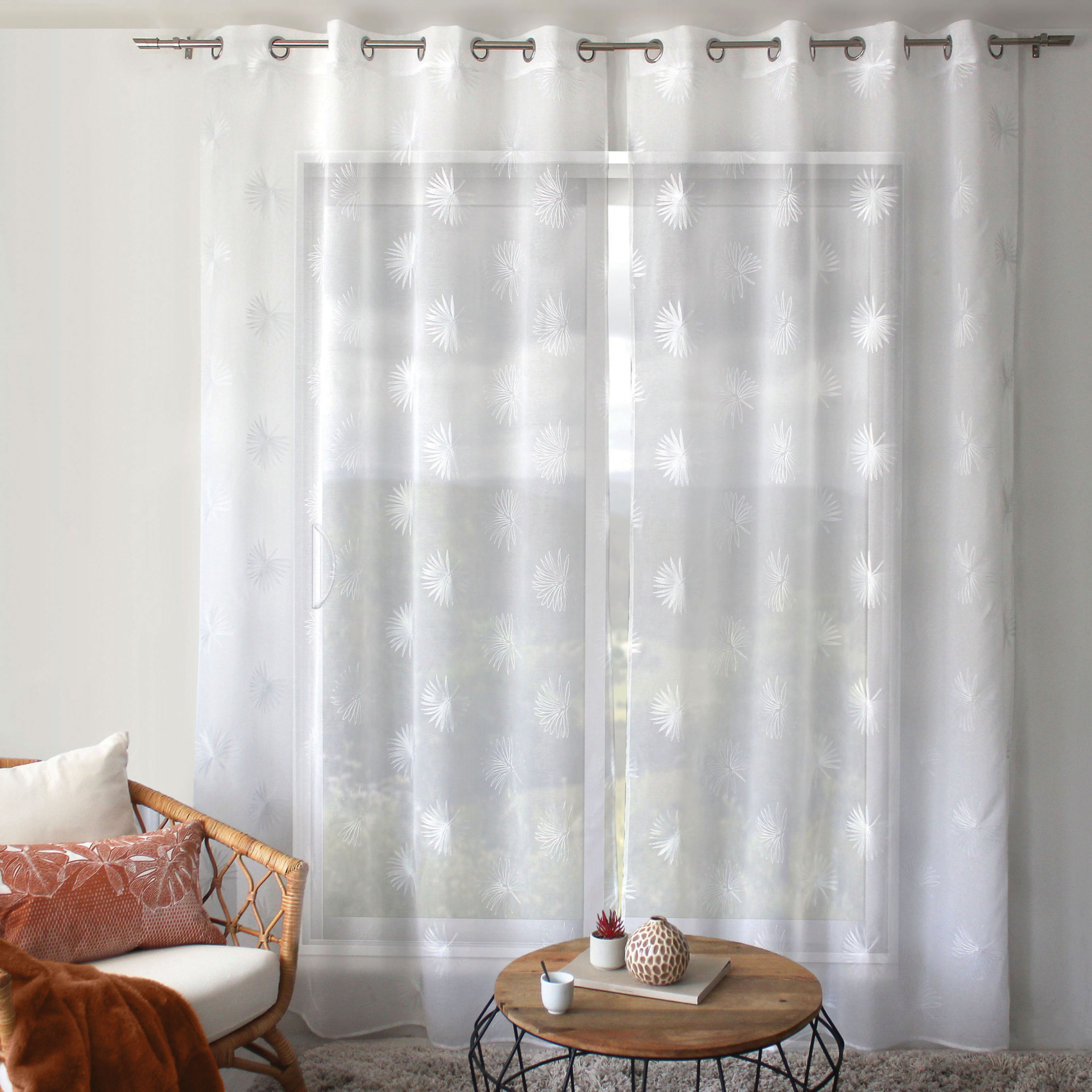 Voilage tamisant brodé  végétal