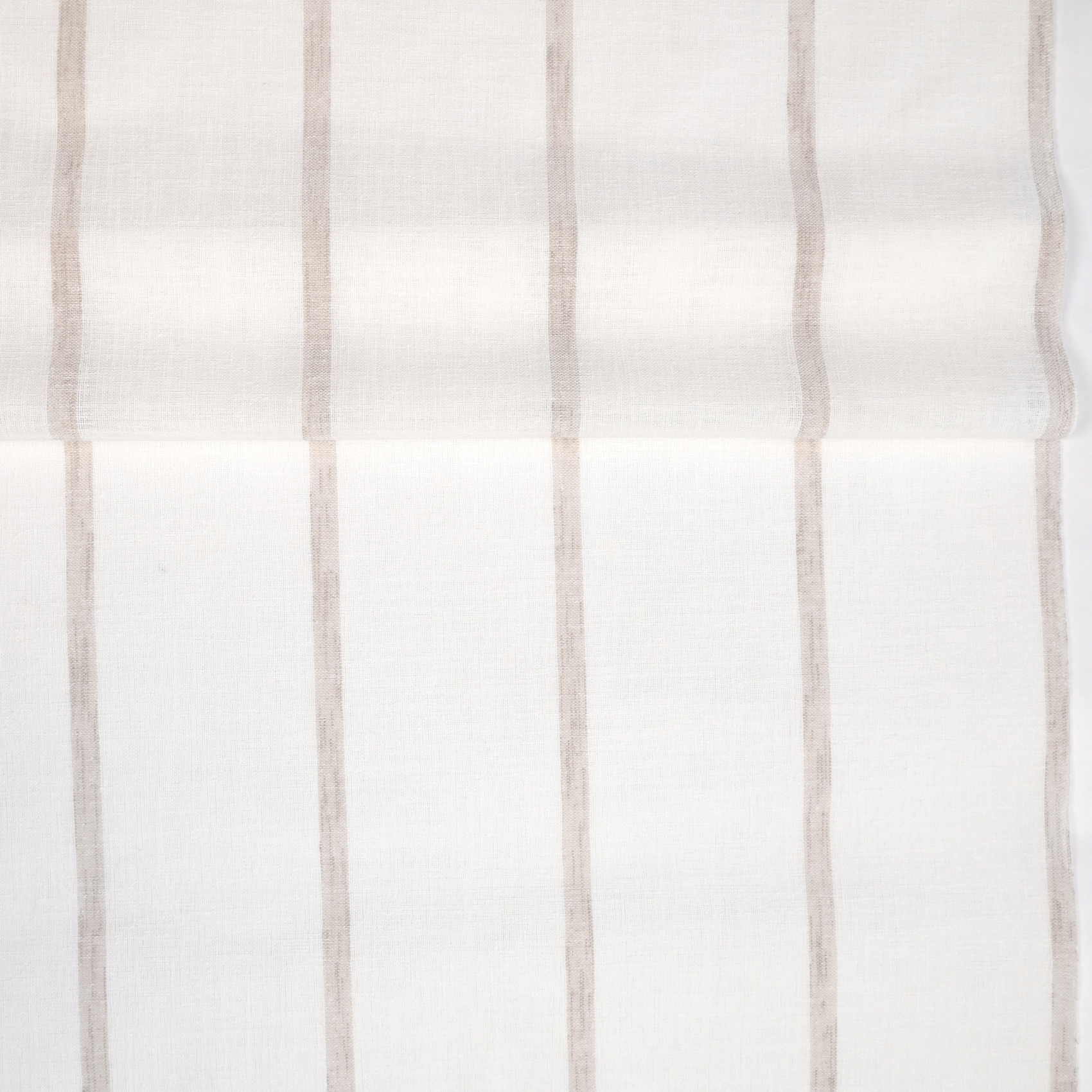 Tissu voilage à fines rayures et bas plombé