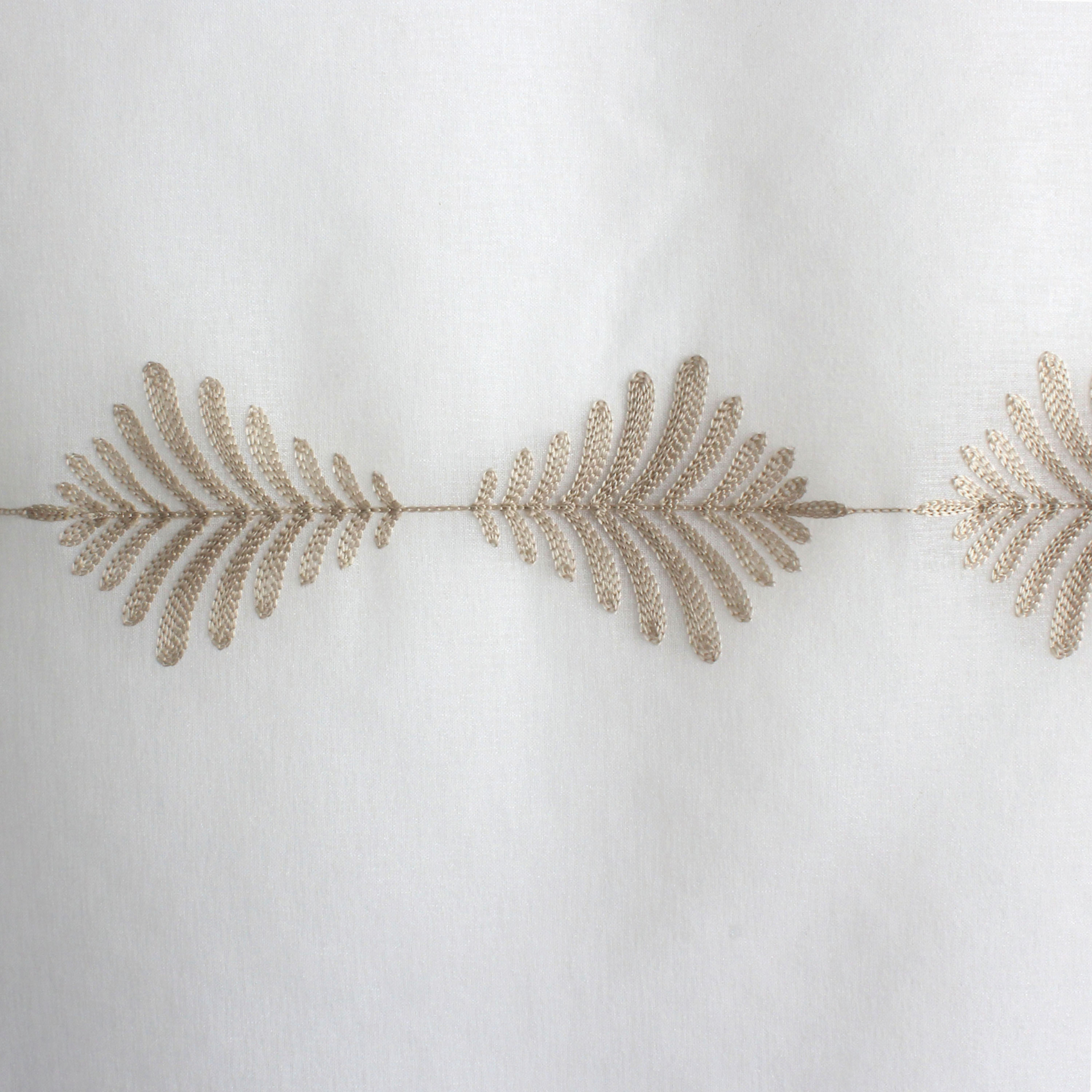 Paire de petits vitrages brodés feuillage — vue 3