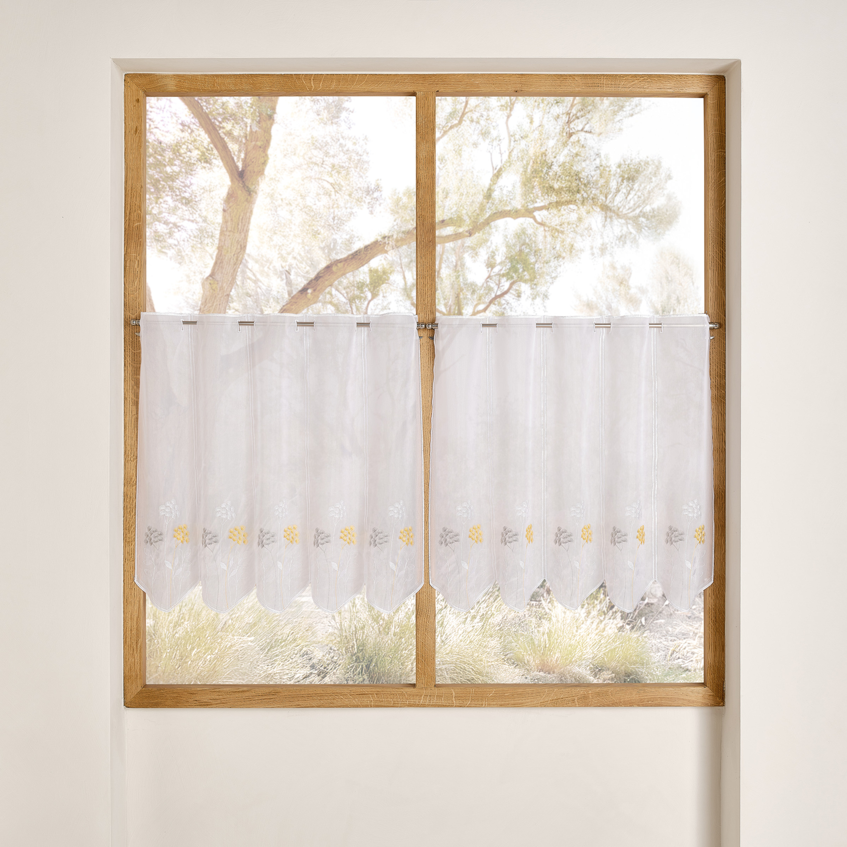 Brise bise brodé à motif fleurs