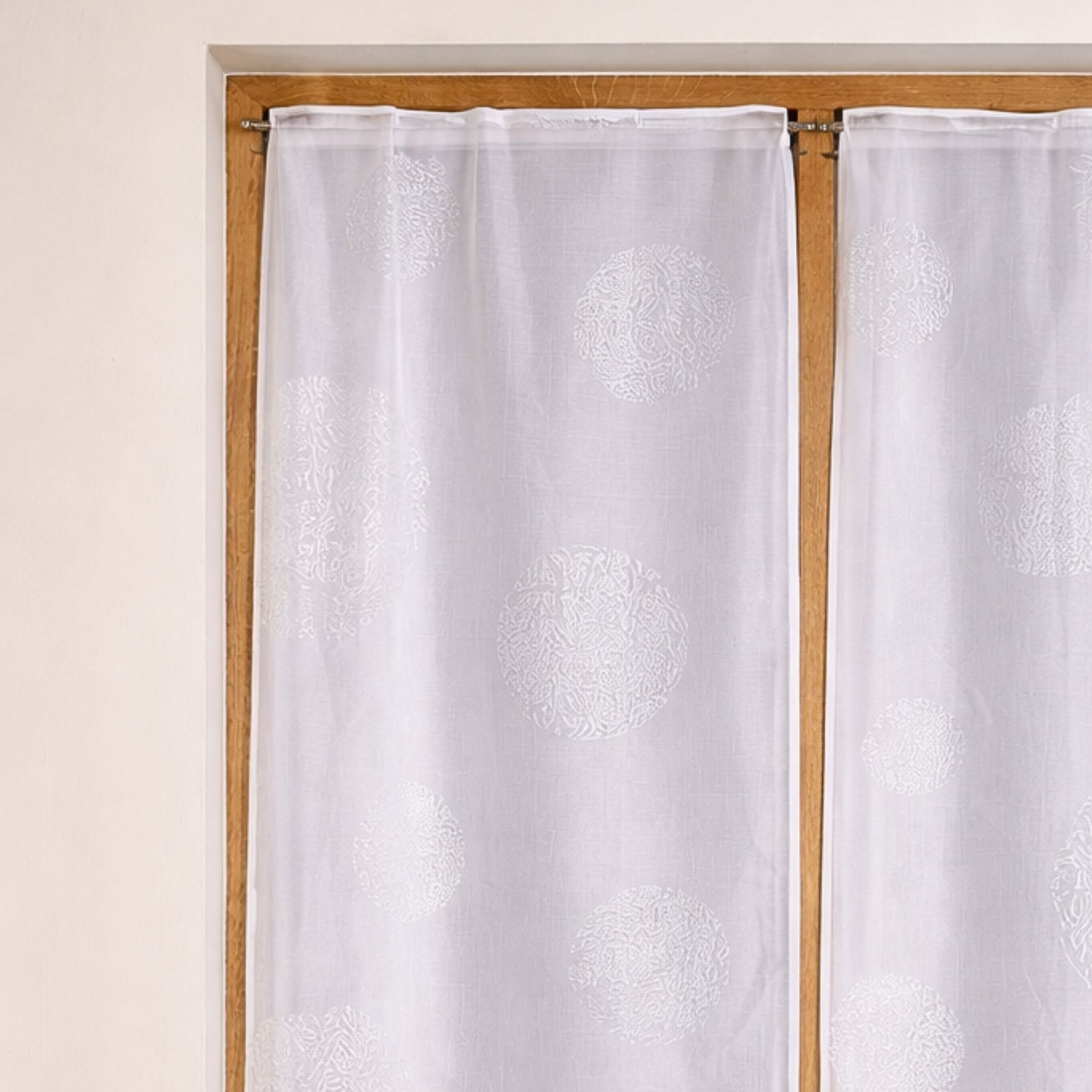 Paire de petits voilages en étamine motif argent — vue 4