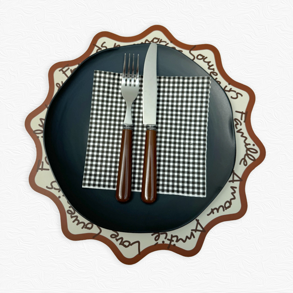 Set de table rond rigide avec écriture décorative — vue 3