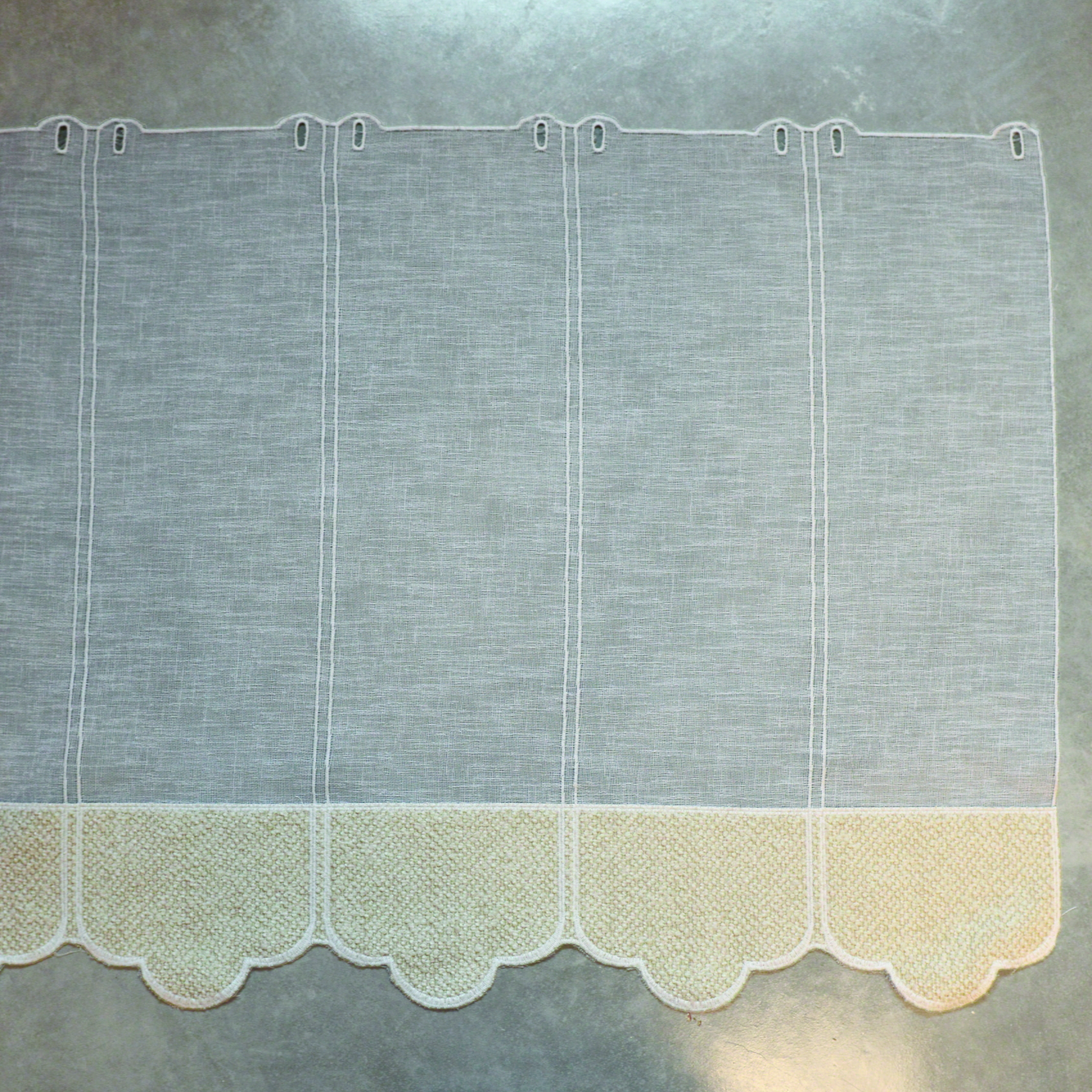 Brise bise brodé à bouclettes