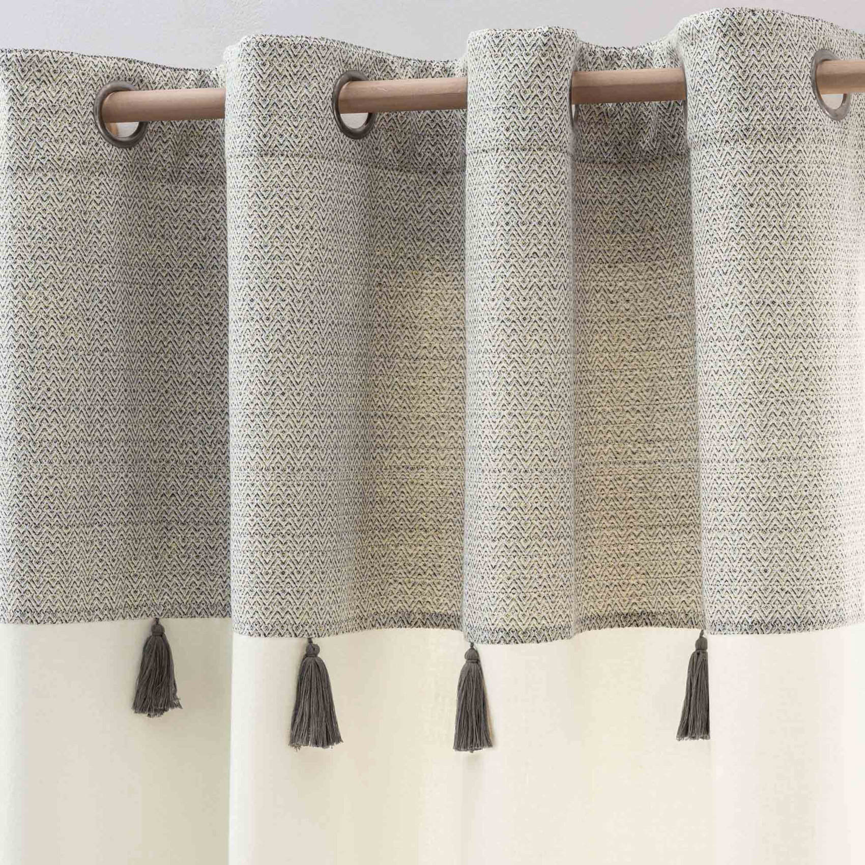 Rideau à œillets polycoton top métallisé texturé avec pompons — vue 6