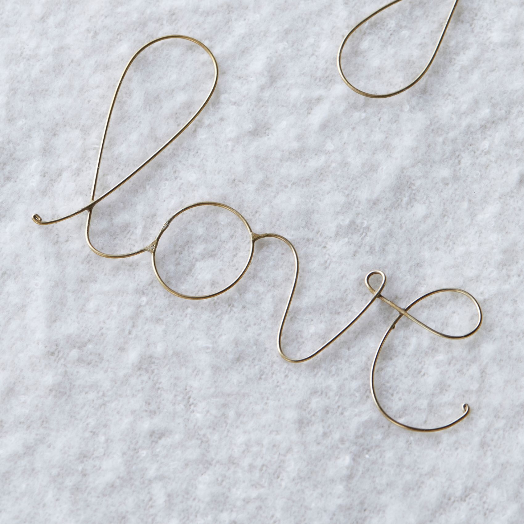 Mot fil de laiton doré LOVE — vue 3