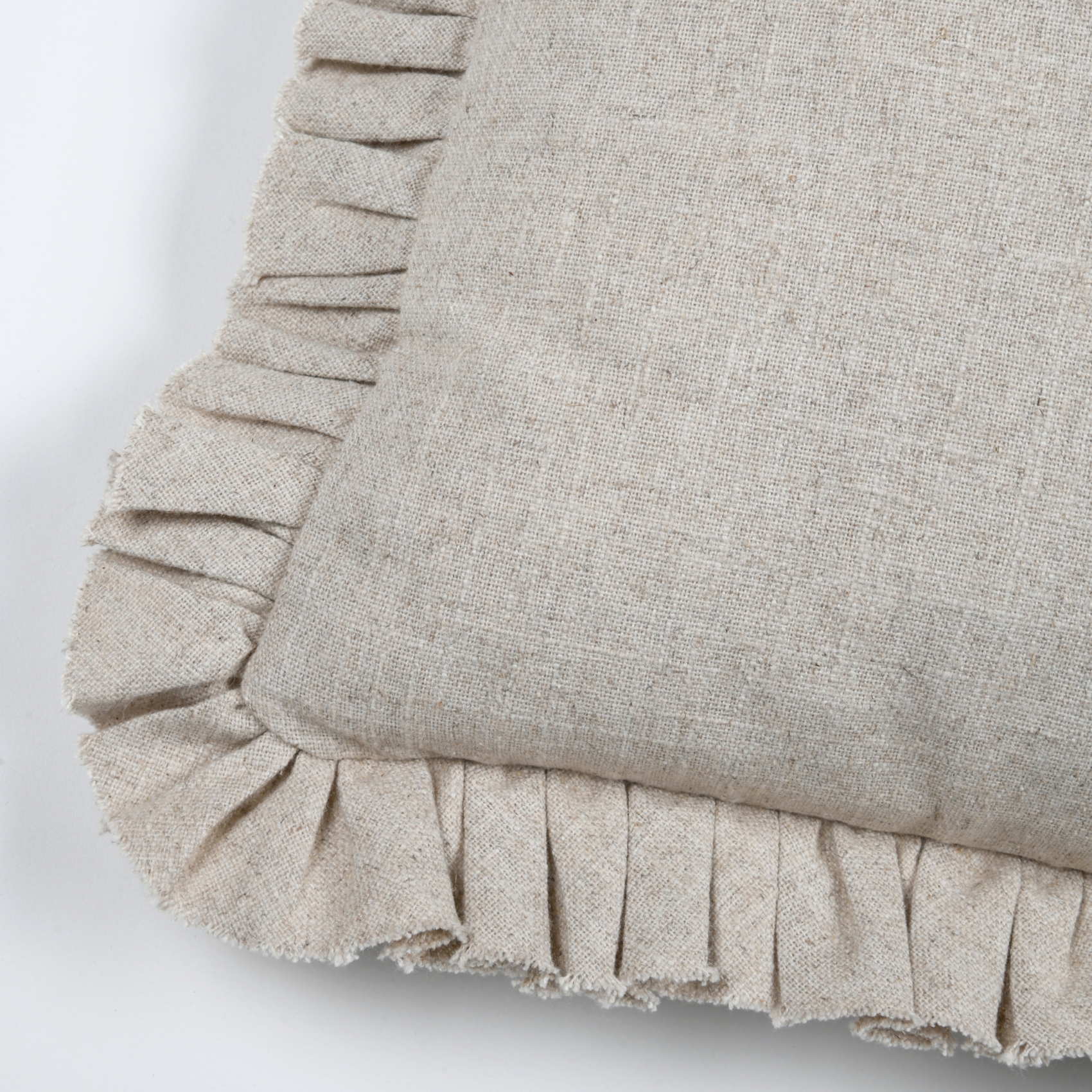 Coussin à volants en coton et lin — vue 4