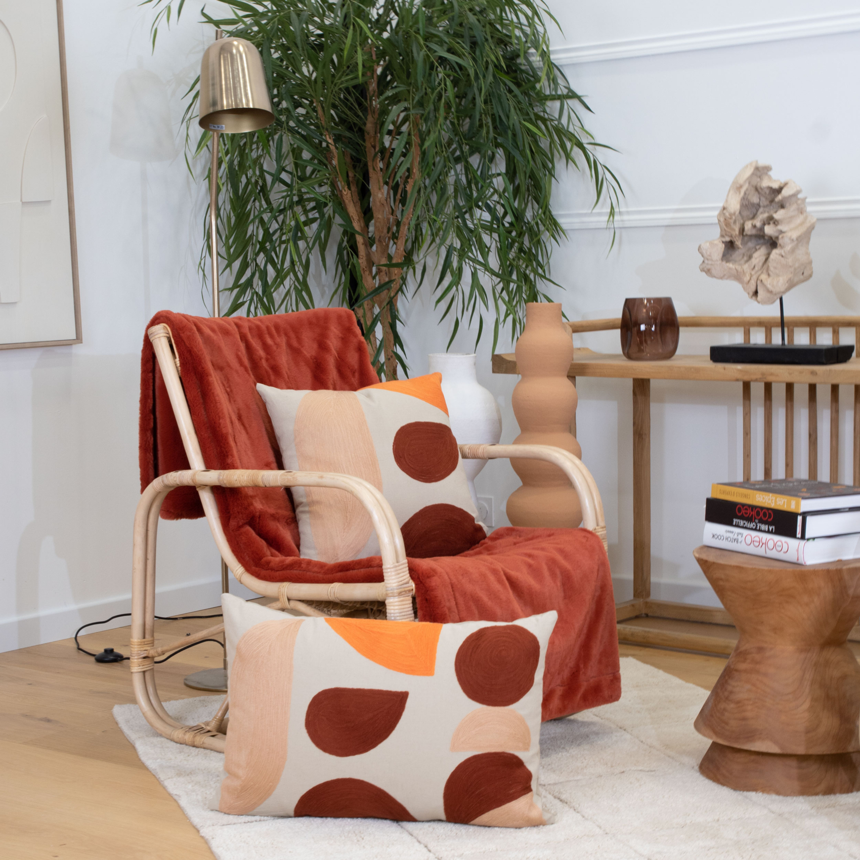 Coussin brodé motif abstrait — vue 4