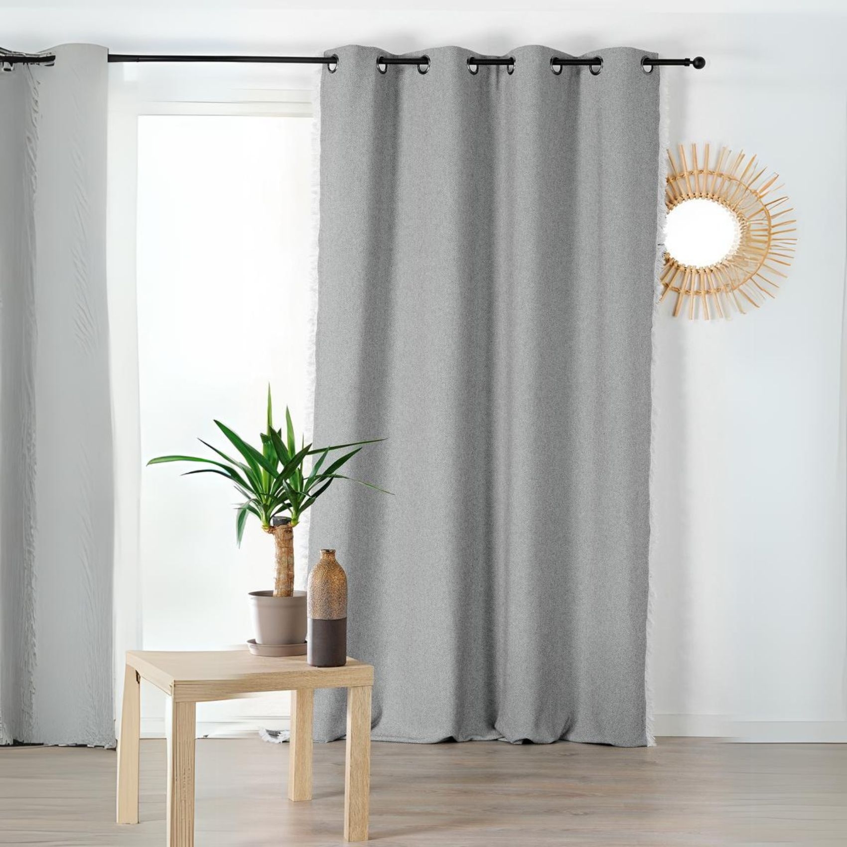 Rideau poly-laine avec franges sur les bords