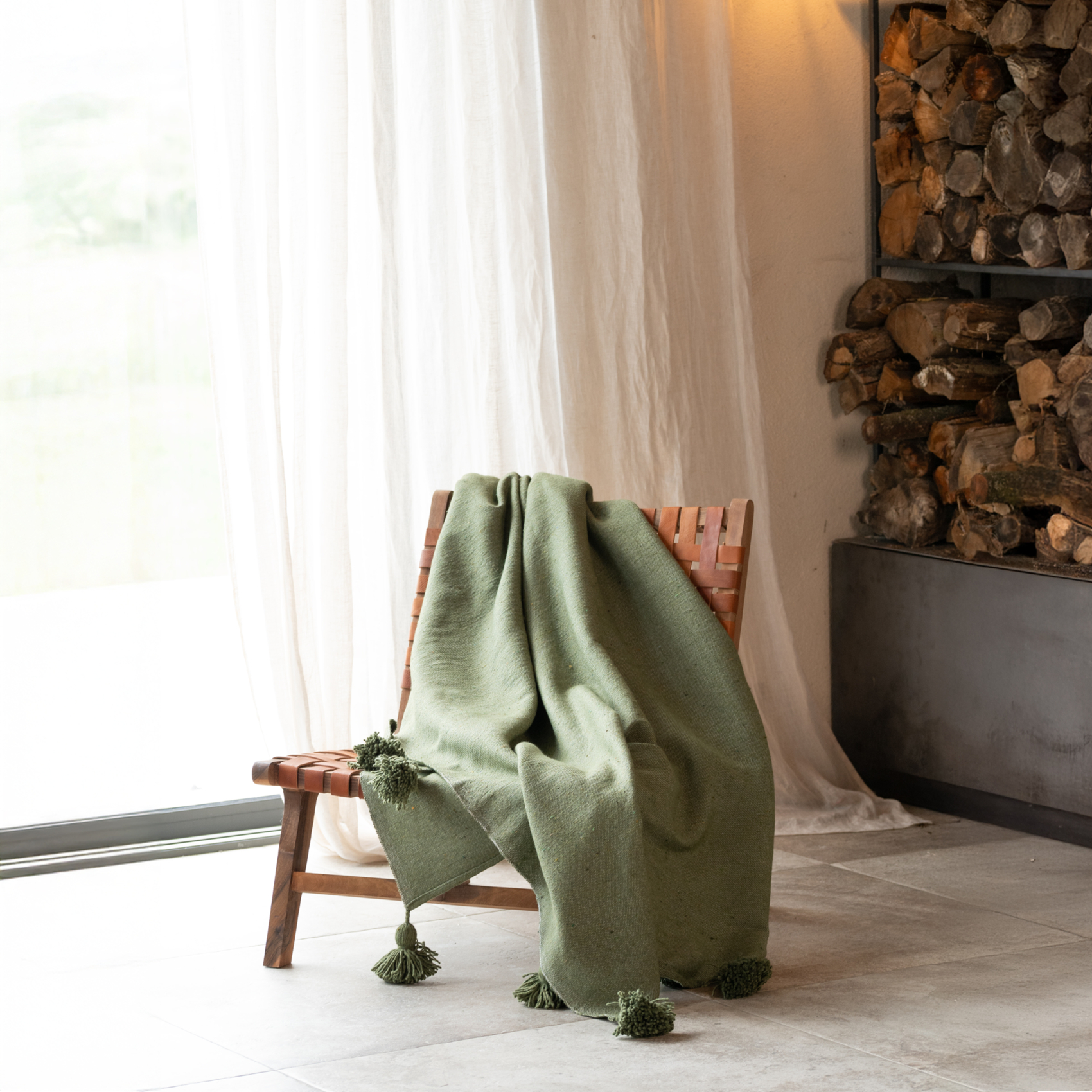 Plaid ou jeté de lit laine à pompons — vue 6