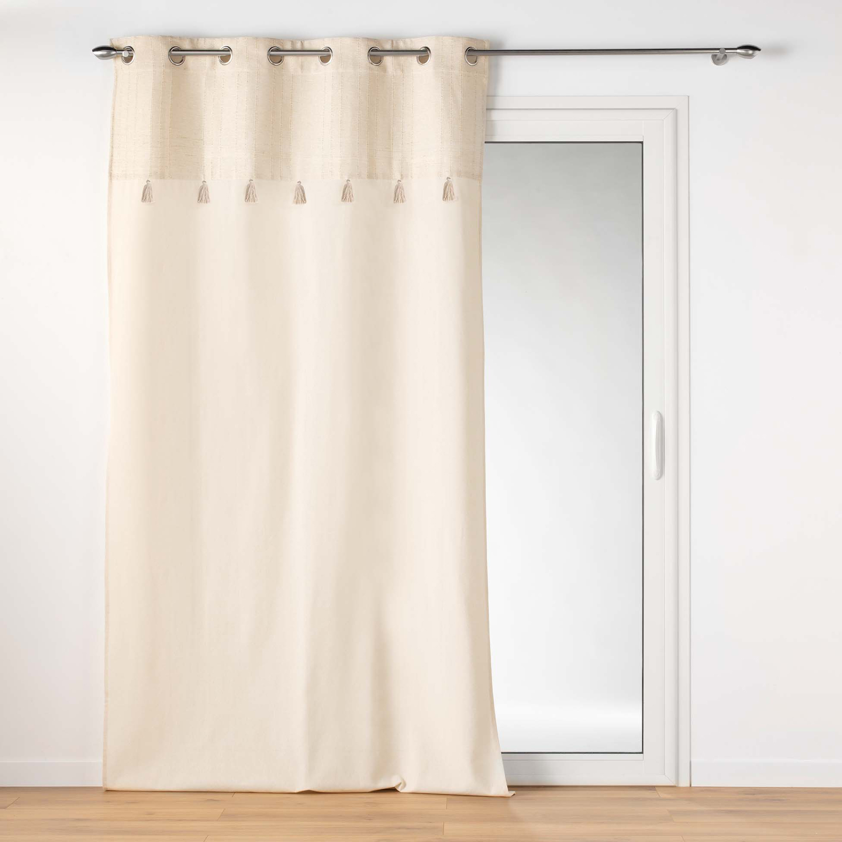 Rideau à œillets avec top métallisé et pompons