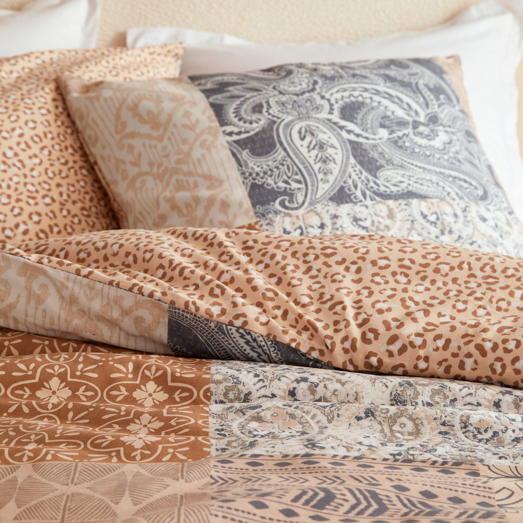 Parure de lit réversible en coton imprimé patchwork — vue 6