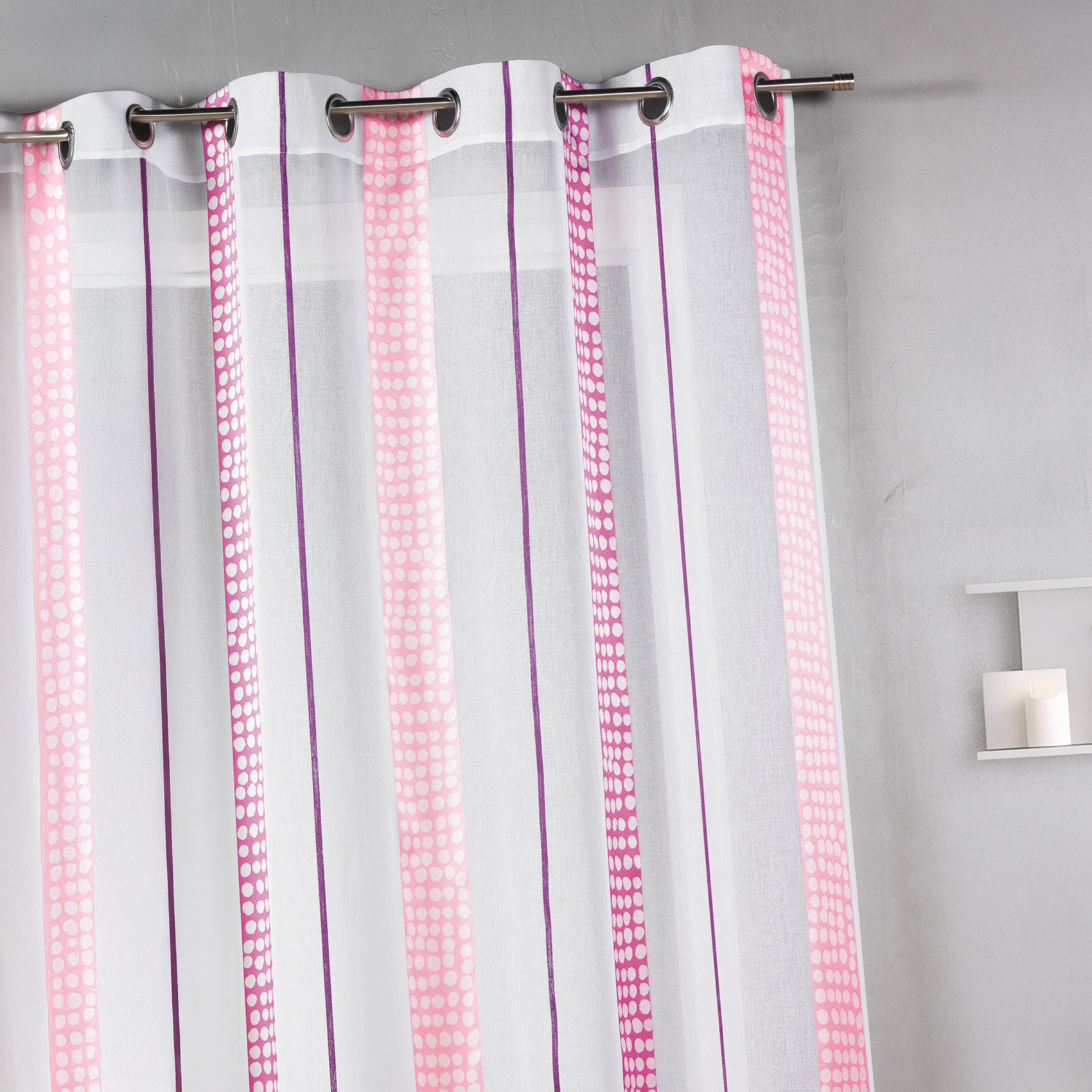 Voilage en étamine à rayures verticales à pois