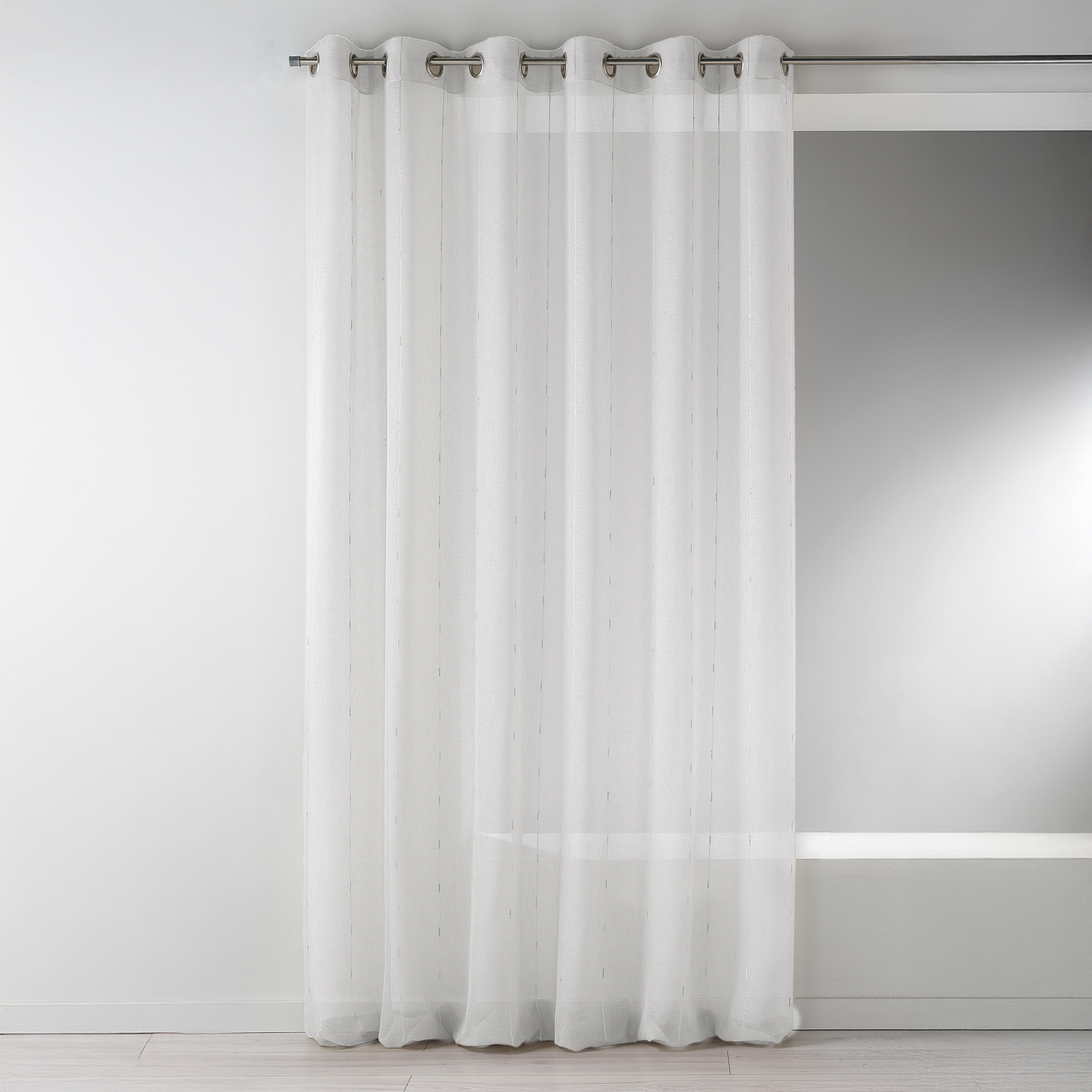 Voilage fines rayures brodées avec grande largeur — vue 3