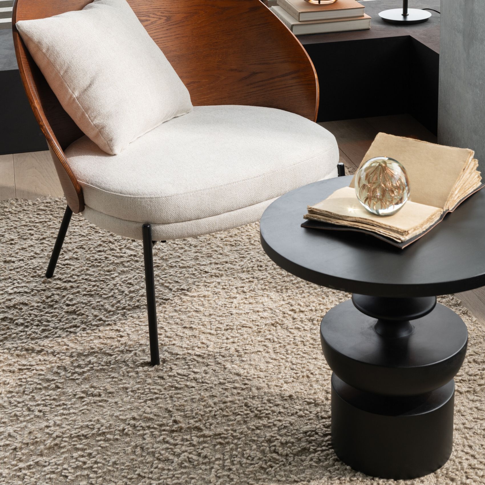 Table d’appoint en bois de manguier — vue 3