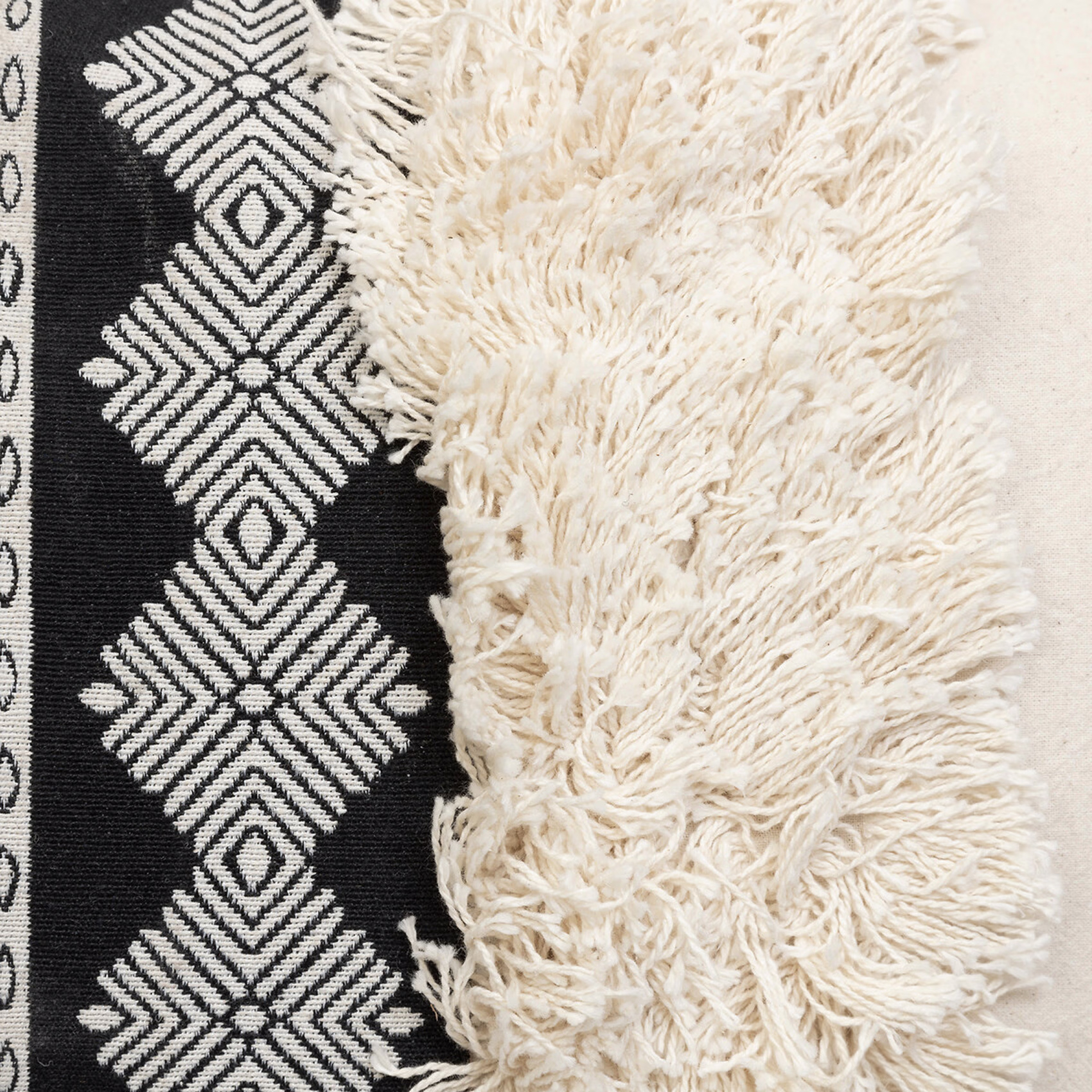 Coussin jacquard Inuit — vue 5