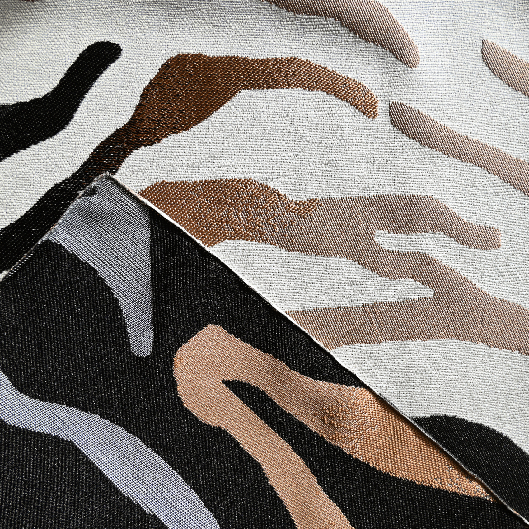 Tissu jacquard ameublement motif zèbre dégradé — vue 4