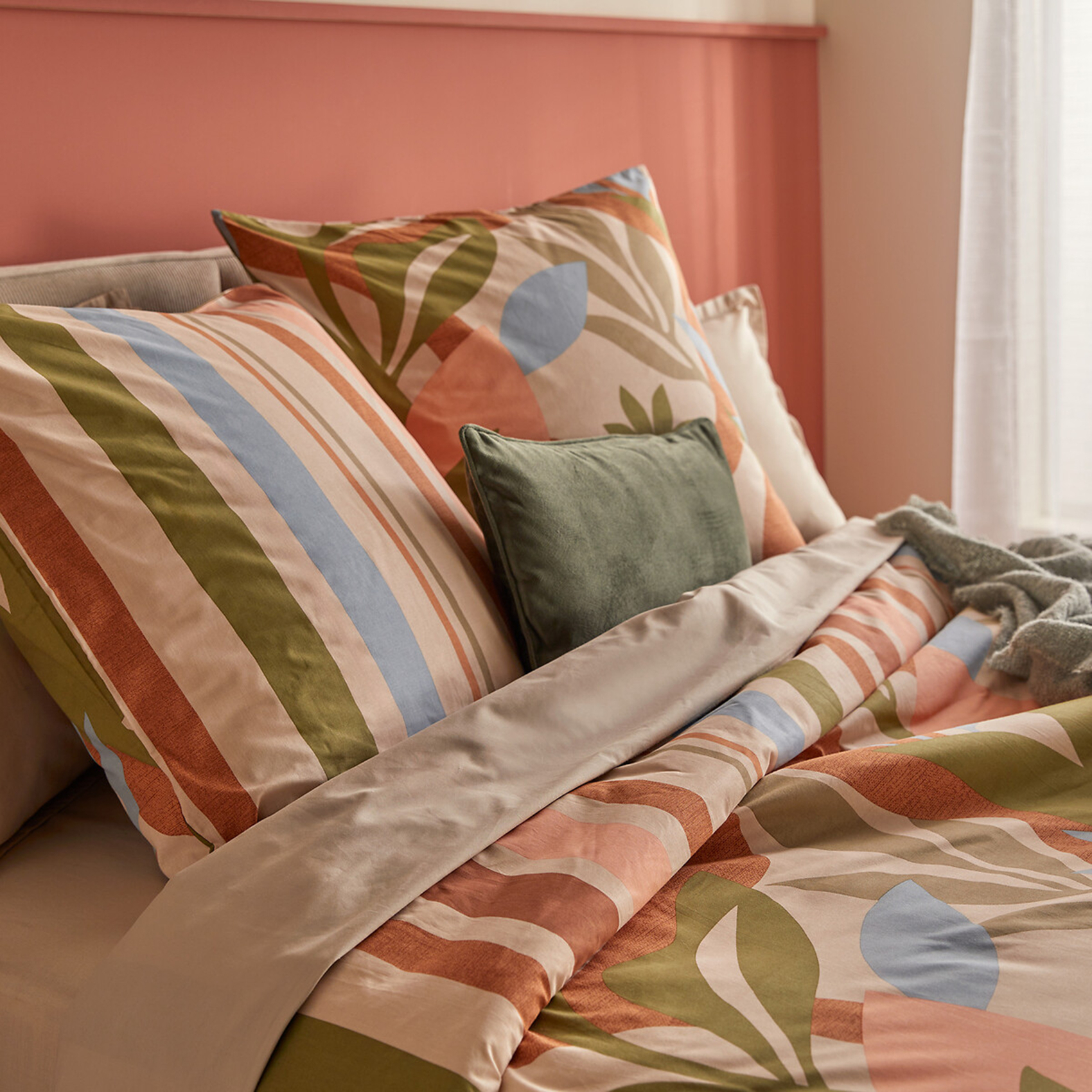 Parure de lit 3 pièces en coton réversible à motifs floraux — vue 3