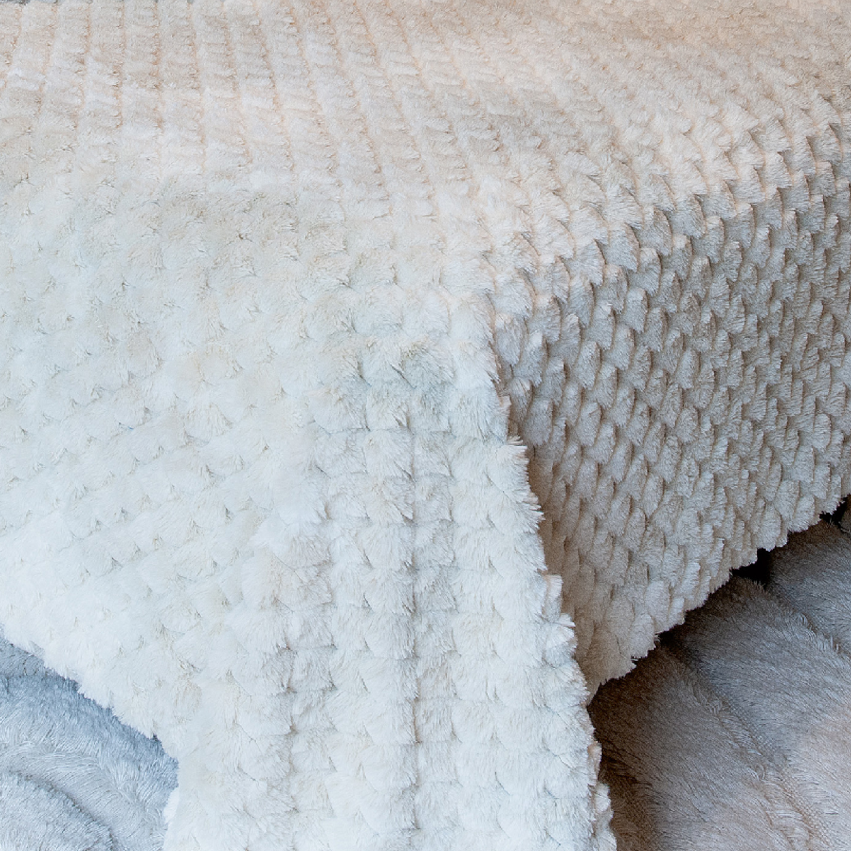 Plaid ou jeté de lit Imitation fourrure relief losange — vue 3