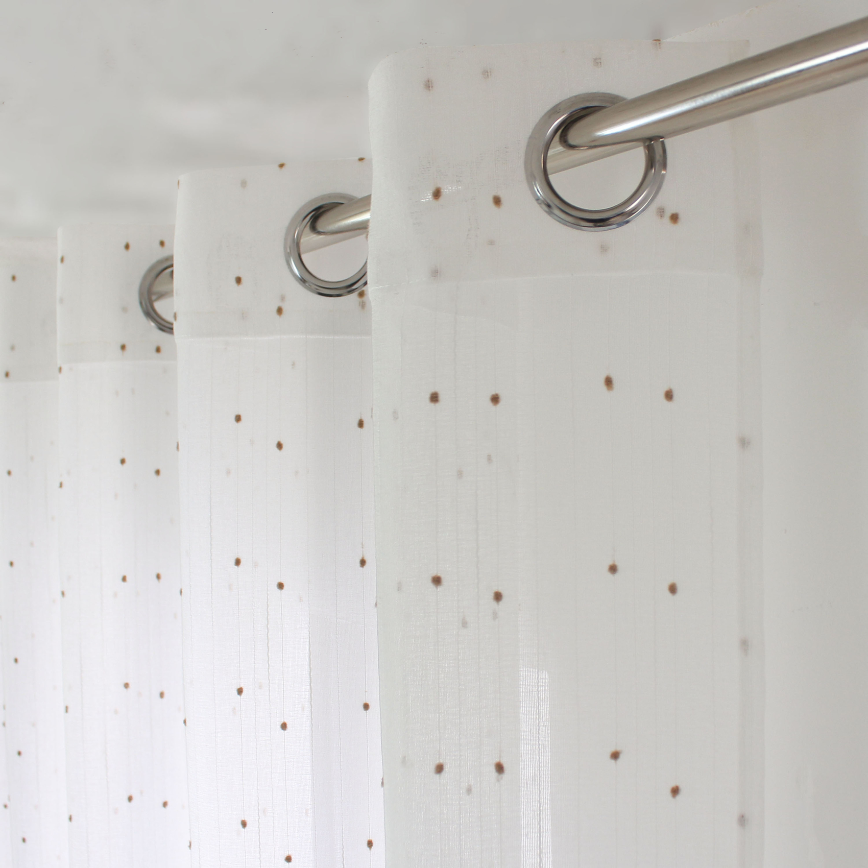 Voilage plumetis effet lin avec œillets — vue 3