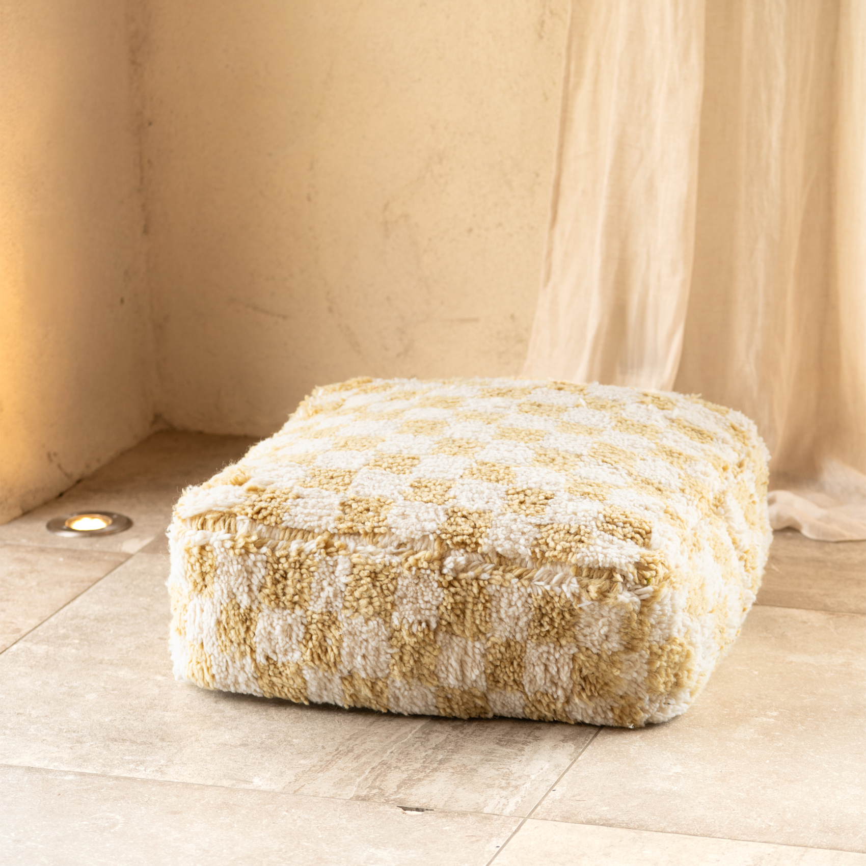 Pouf damier en laine avec garnissage — vue 3