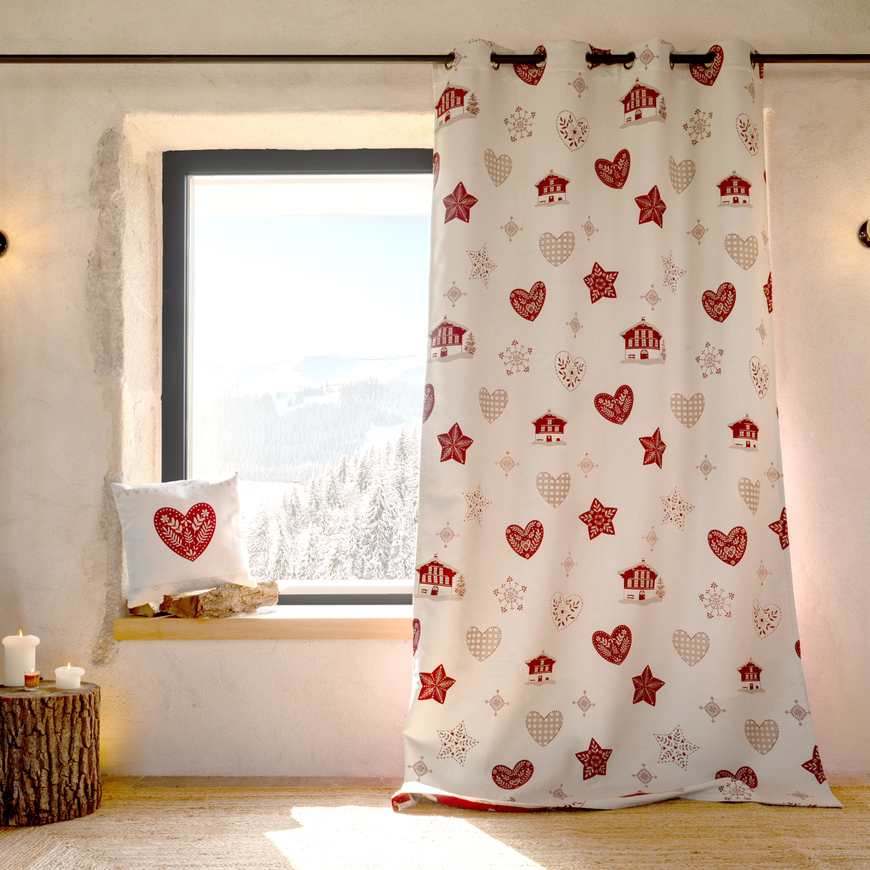 Rideau jacquard d’ameublement avec motifs chalets et cœurs