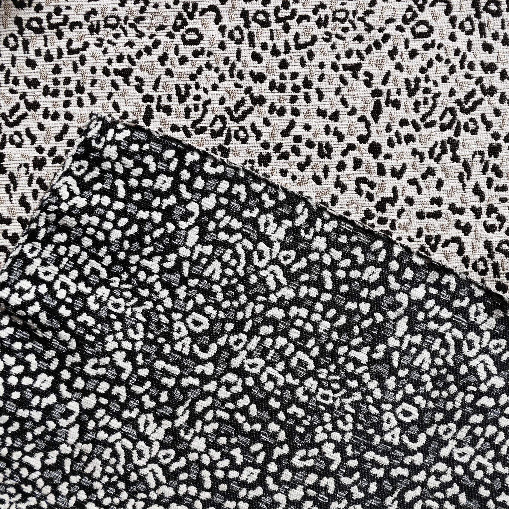 Tissu jacquard ameublement  motif panthère — vue 4