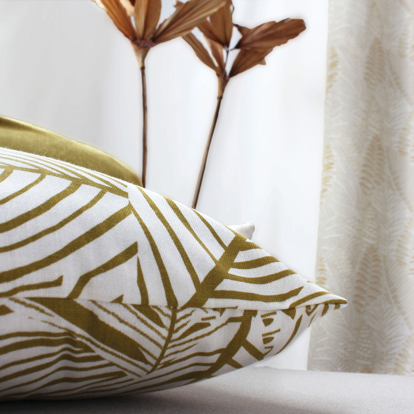 Coussin décoratif feuillage graphique en coton recyclé — vue 4