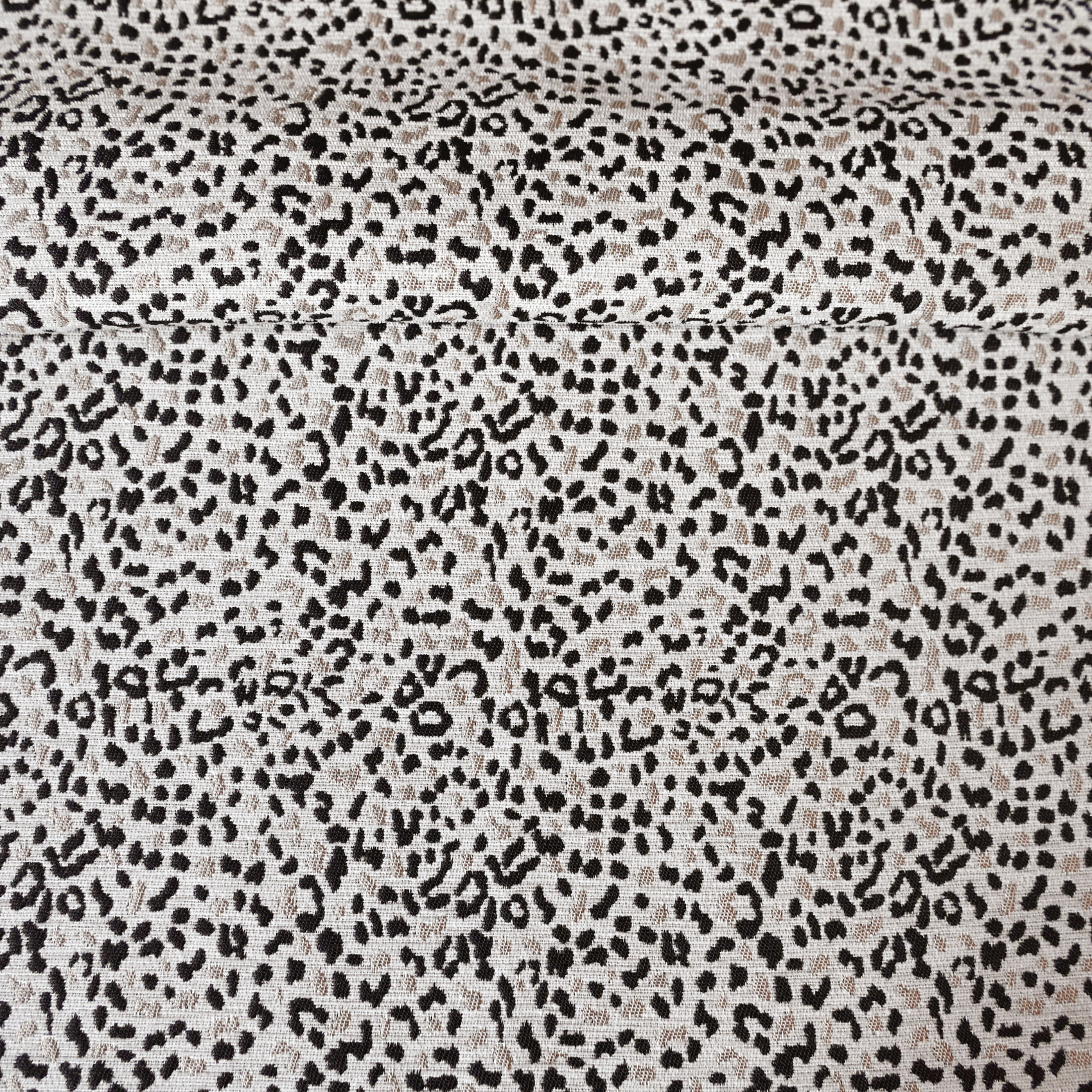 Tissu jacquard ameublement  motif panthère